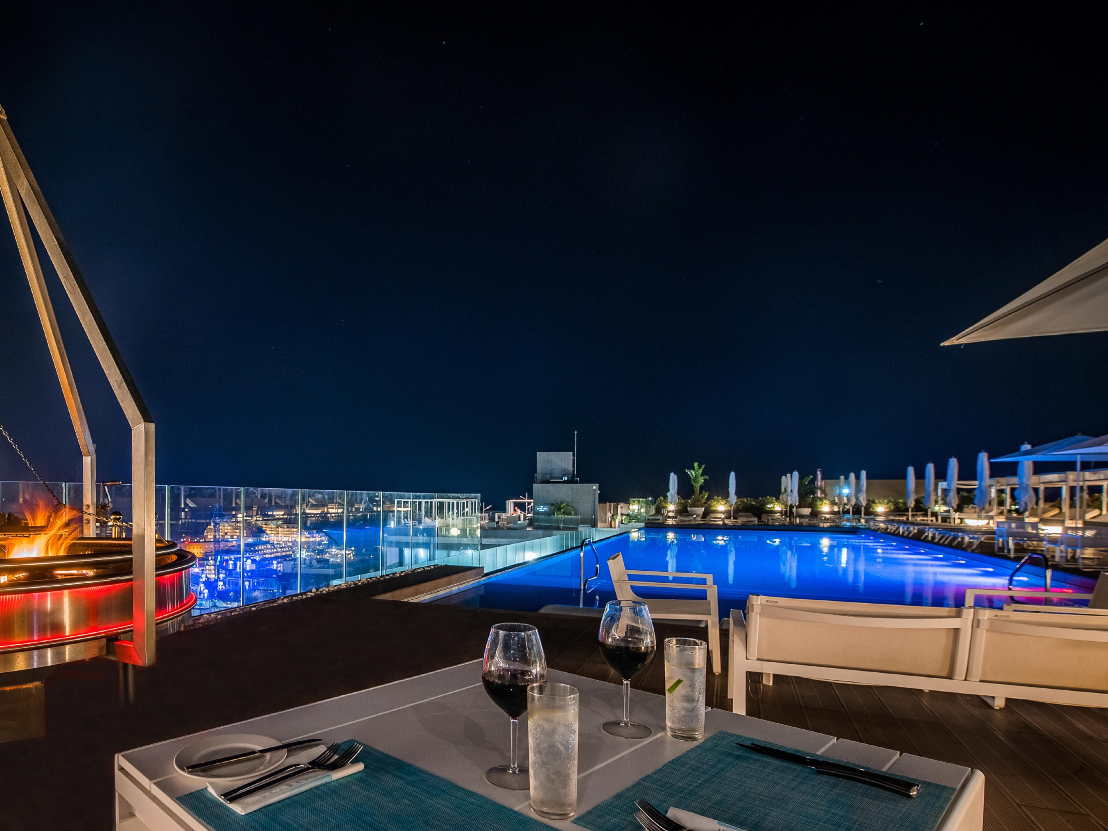 Intimate Dinner Settings at SKYBEACH on Level 19