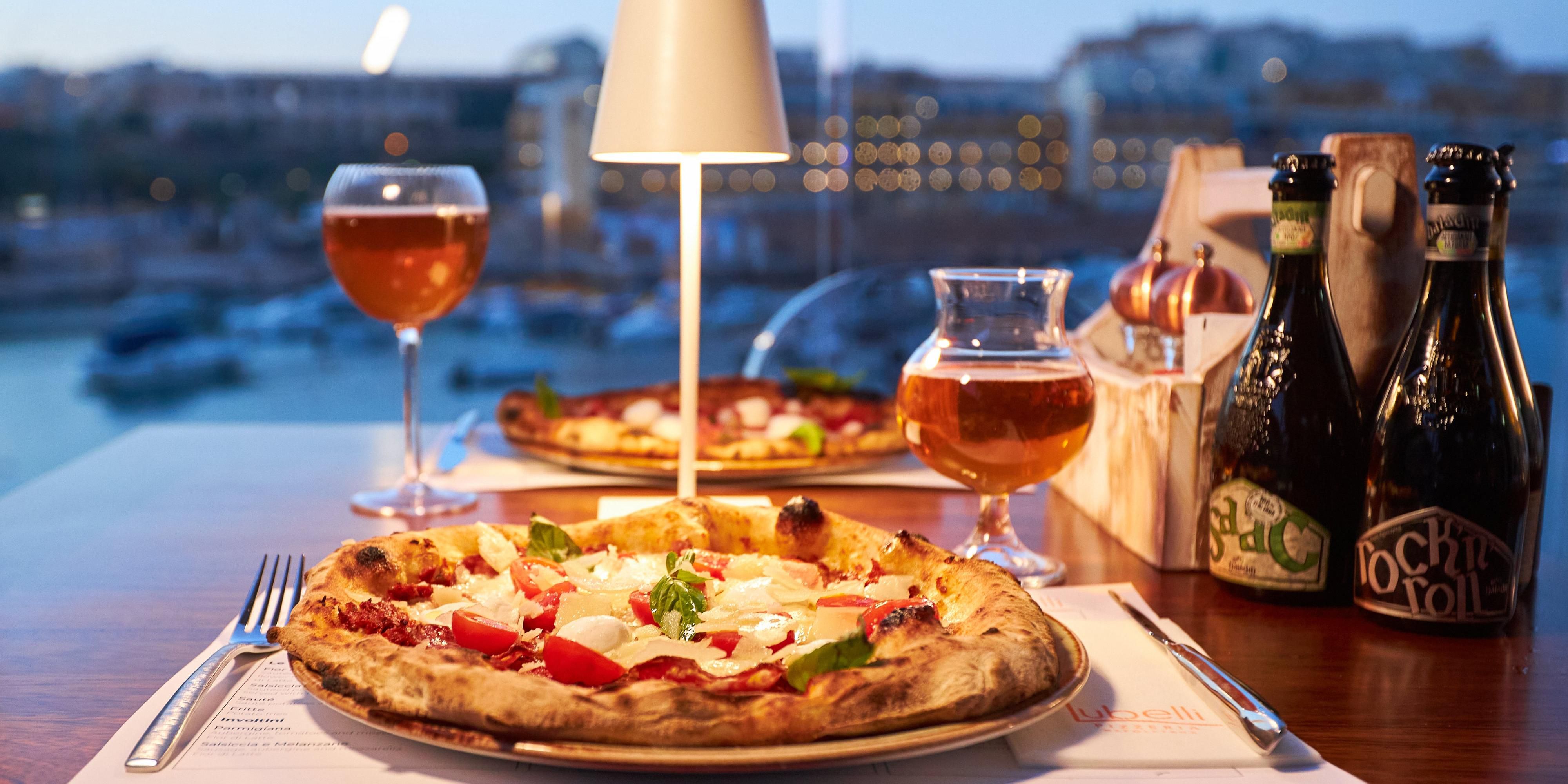 세인트 조지 베이(St. George's Bay)에 위치한 Lubelli Neapolitan Pizzeria에서 이탈리아의 맛을 즐겨보세요. 장작 오븐과 탁 트인 바다 전망을 통해 최고의 정통 이탈리아 요리를 제공합니다. 저희와 함께 나폴리의 맛을 경험하십시오!