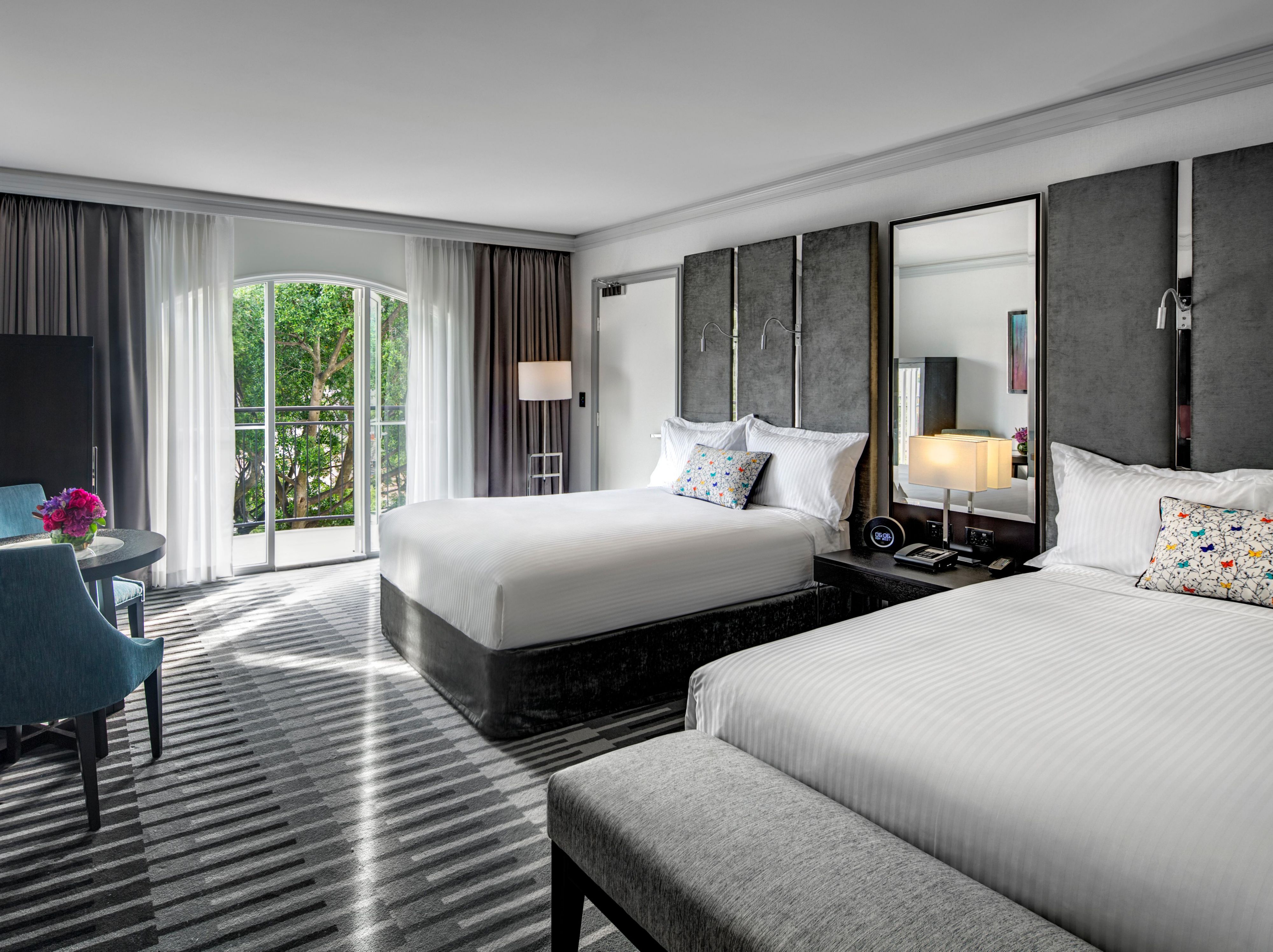Twin room overlooking the Double Bay leafy streets
