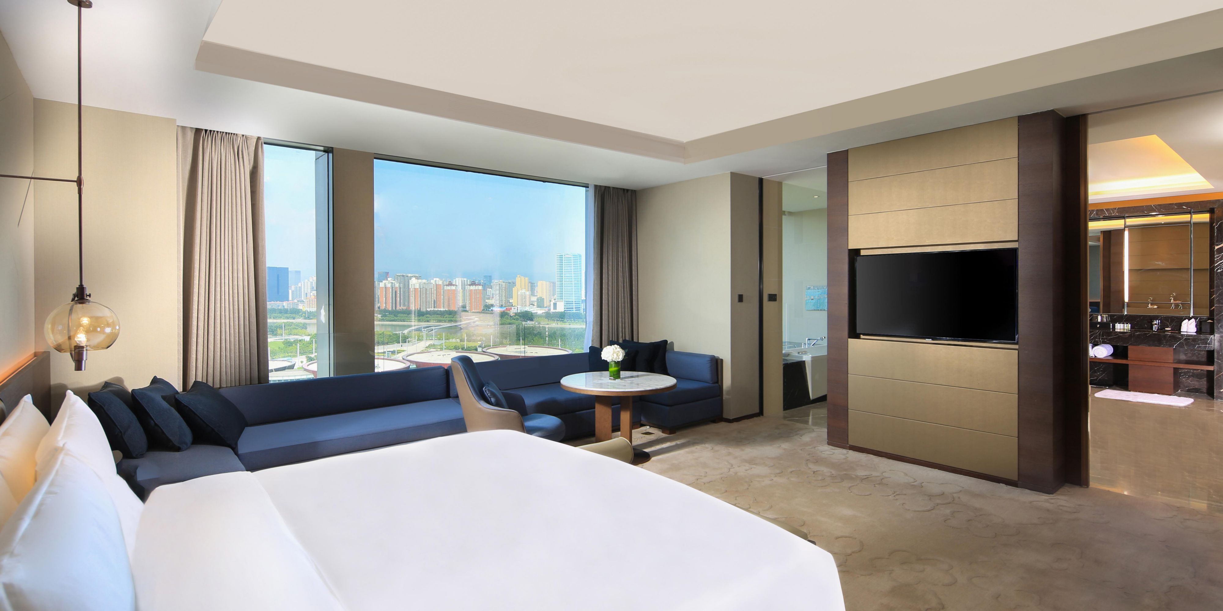 1 King Bed Fenhe River View Suite