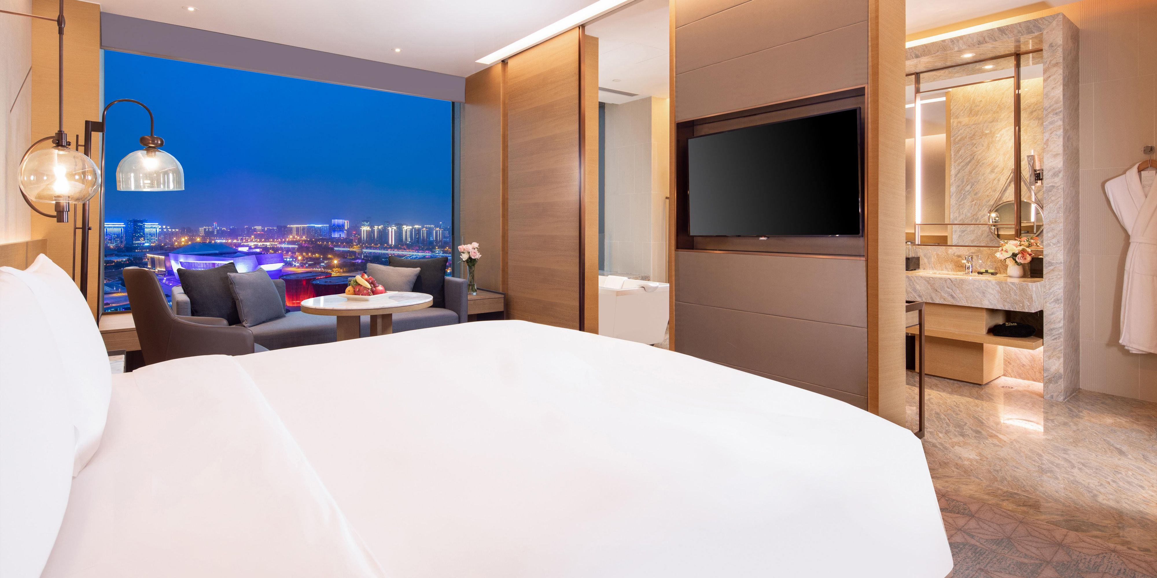 1 King Premium River View Lounge Access