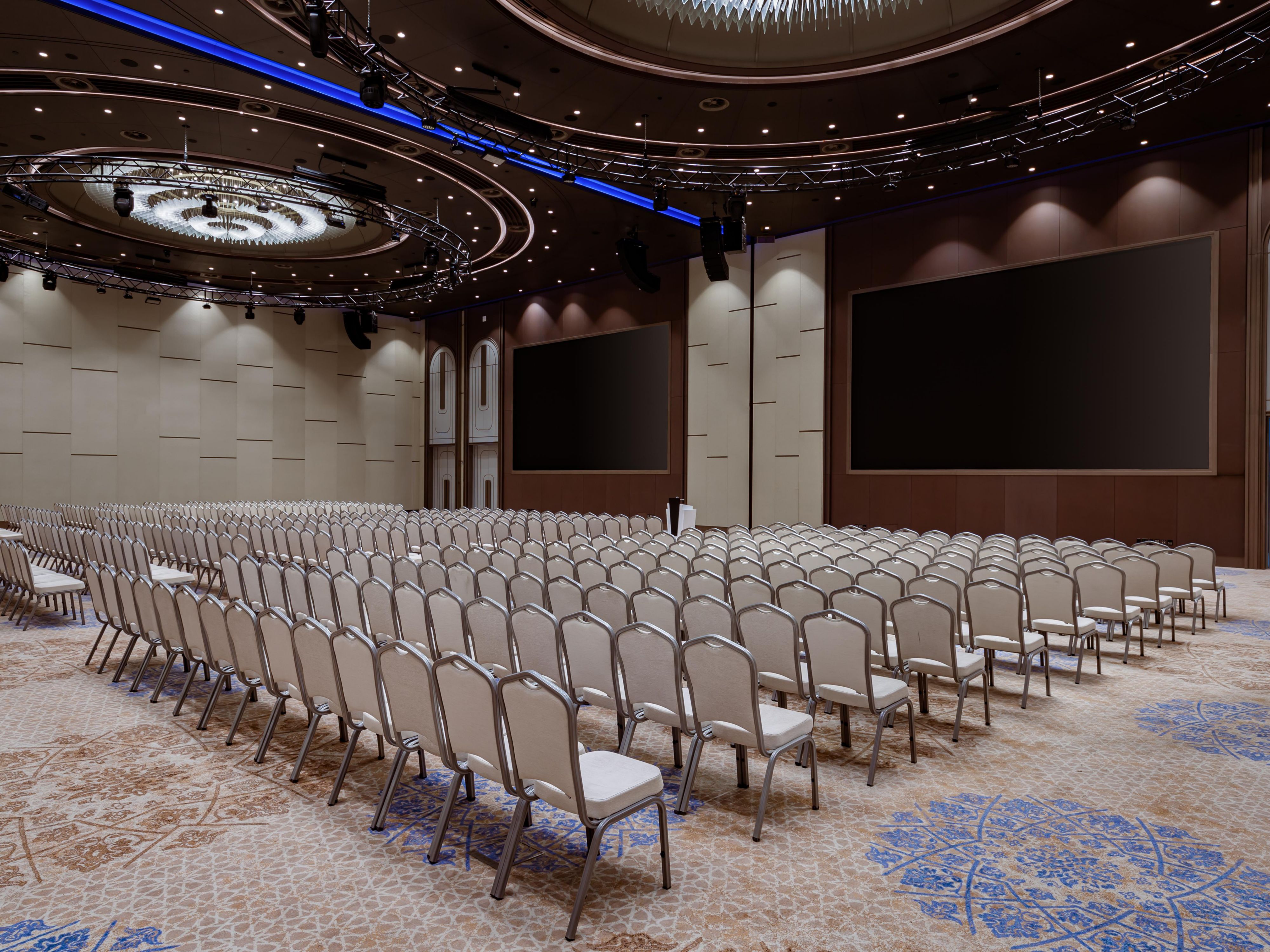 The grand ballroom can comfortably seat up to 900 people.