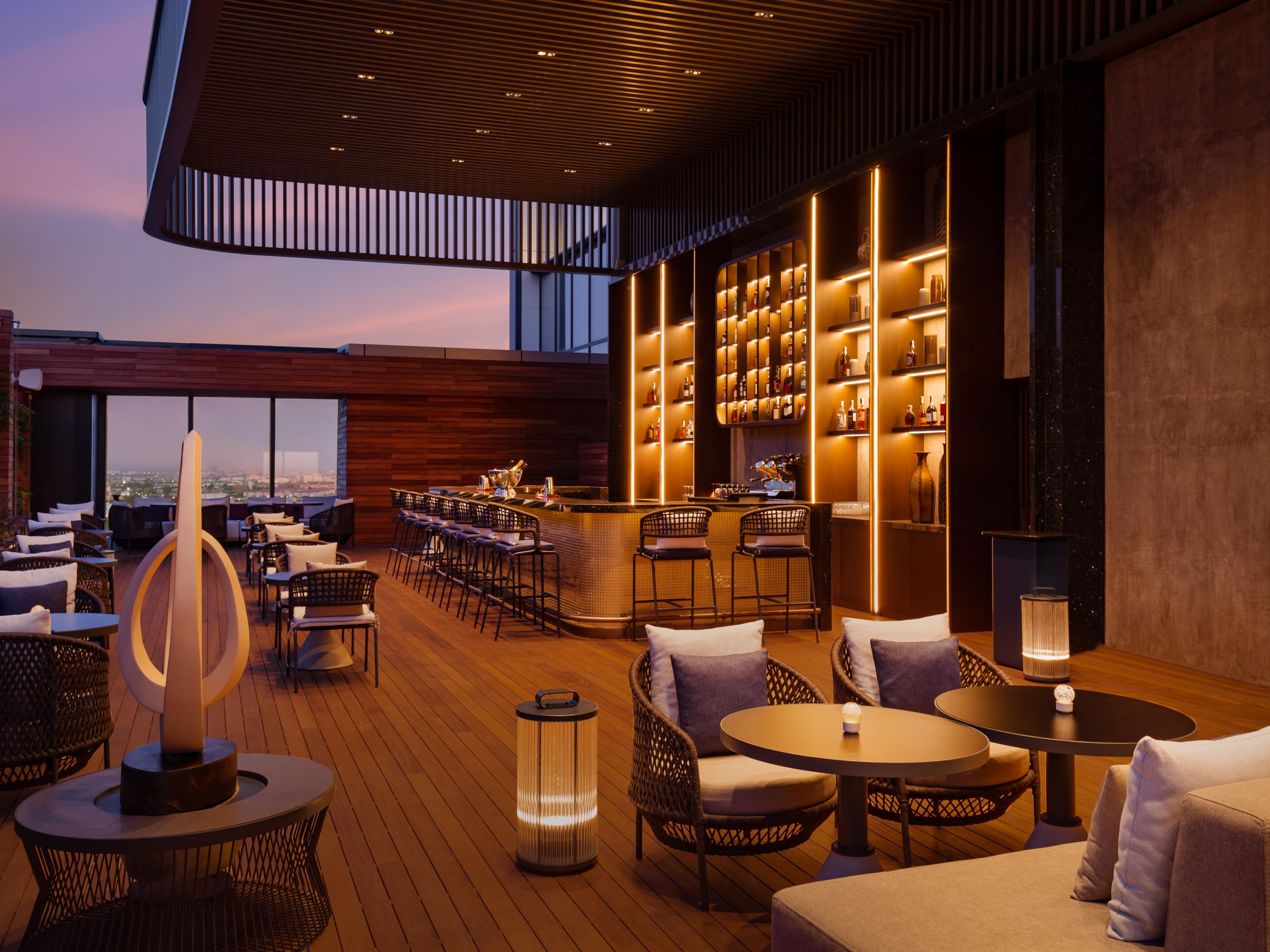 Let the evening atmosphere on the top-floor Embar enchant you.