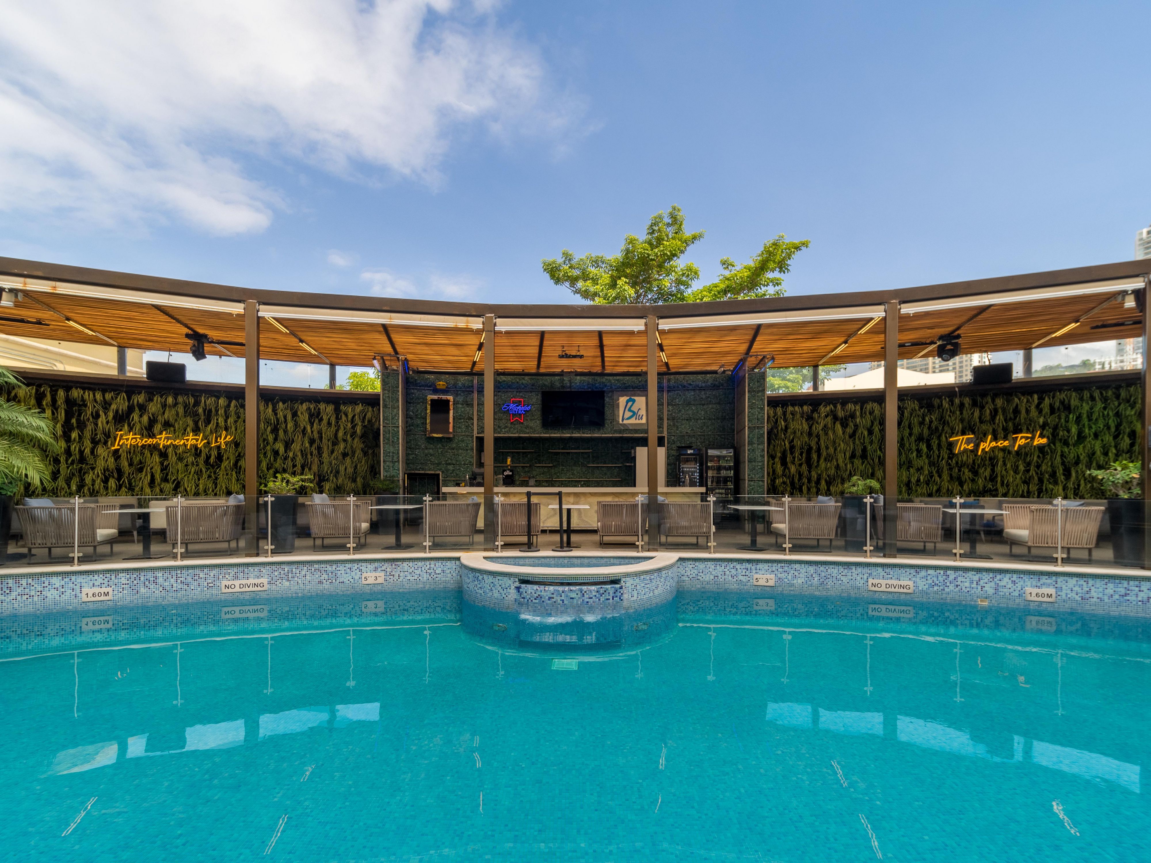 Sit, relax and have a drink at our Blu Bar.