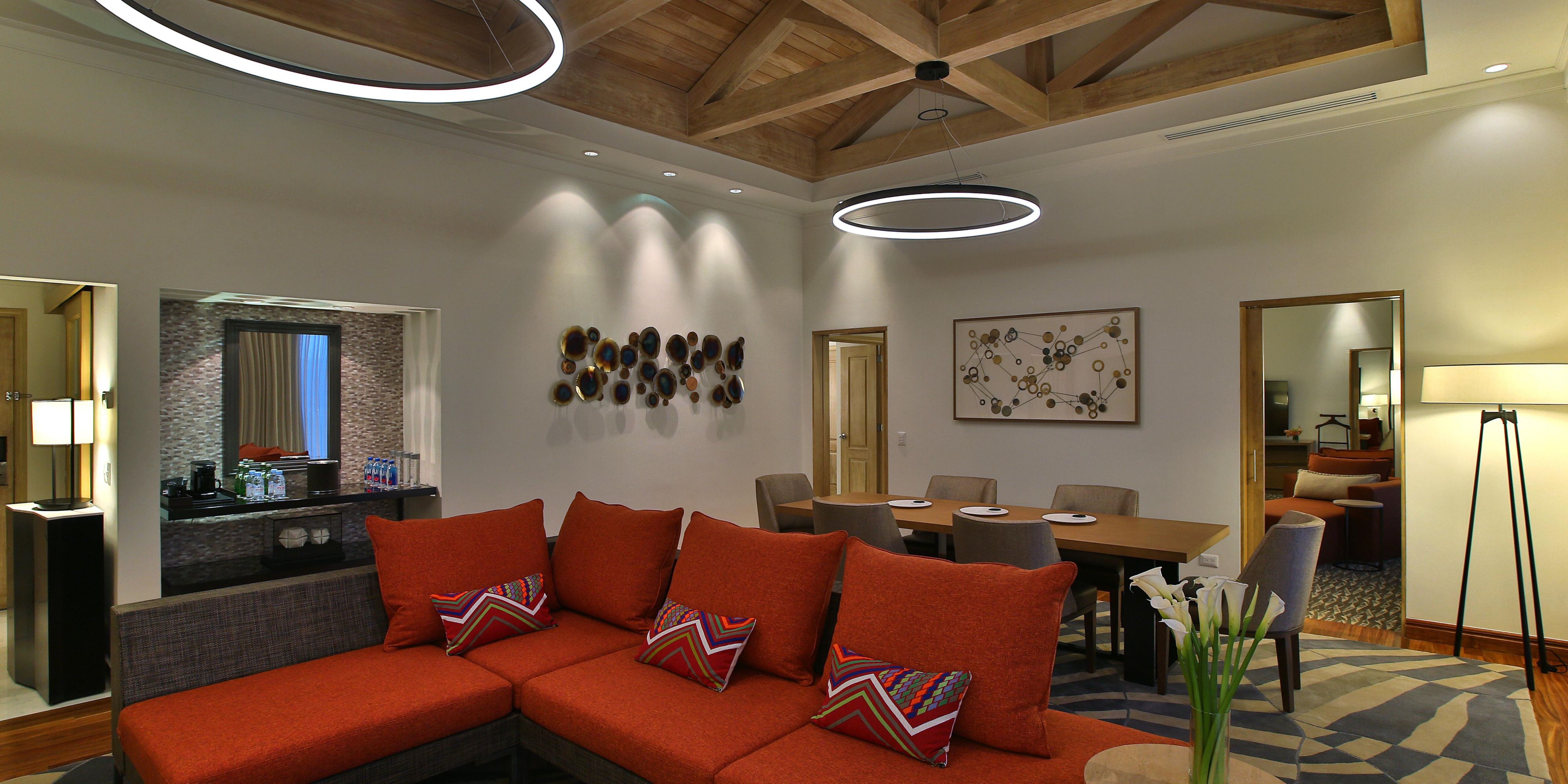 Enjoy the amenities in our comfortable Presidential Suite.