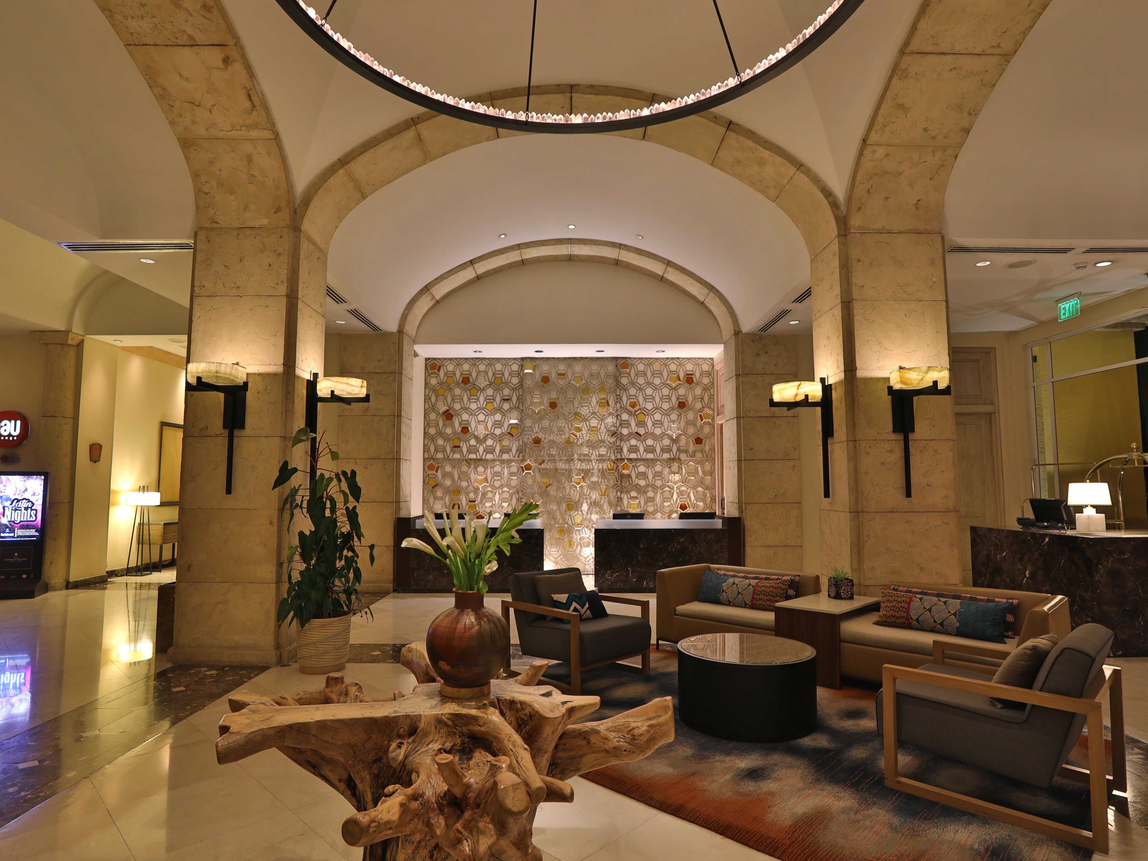 A sophisticated & welcoming entrance as the guests arrive.