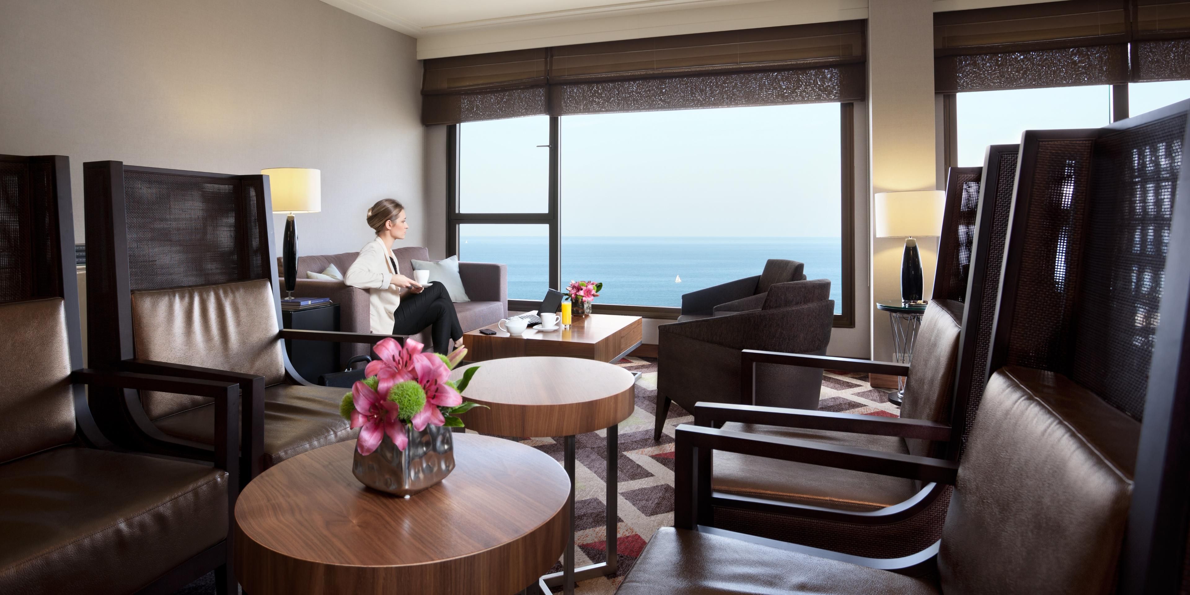 Pool, Sun, Cocktail and Music...that is all you need!