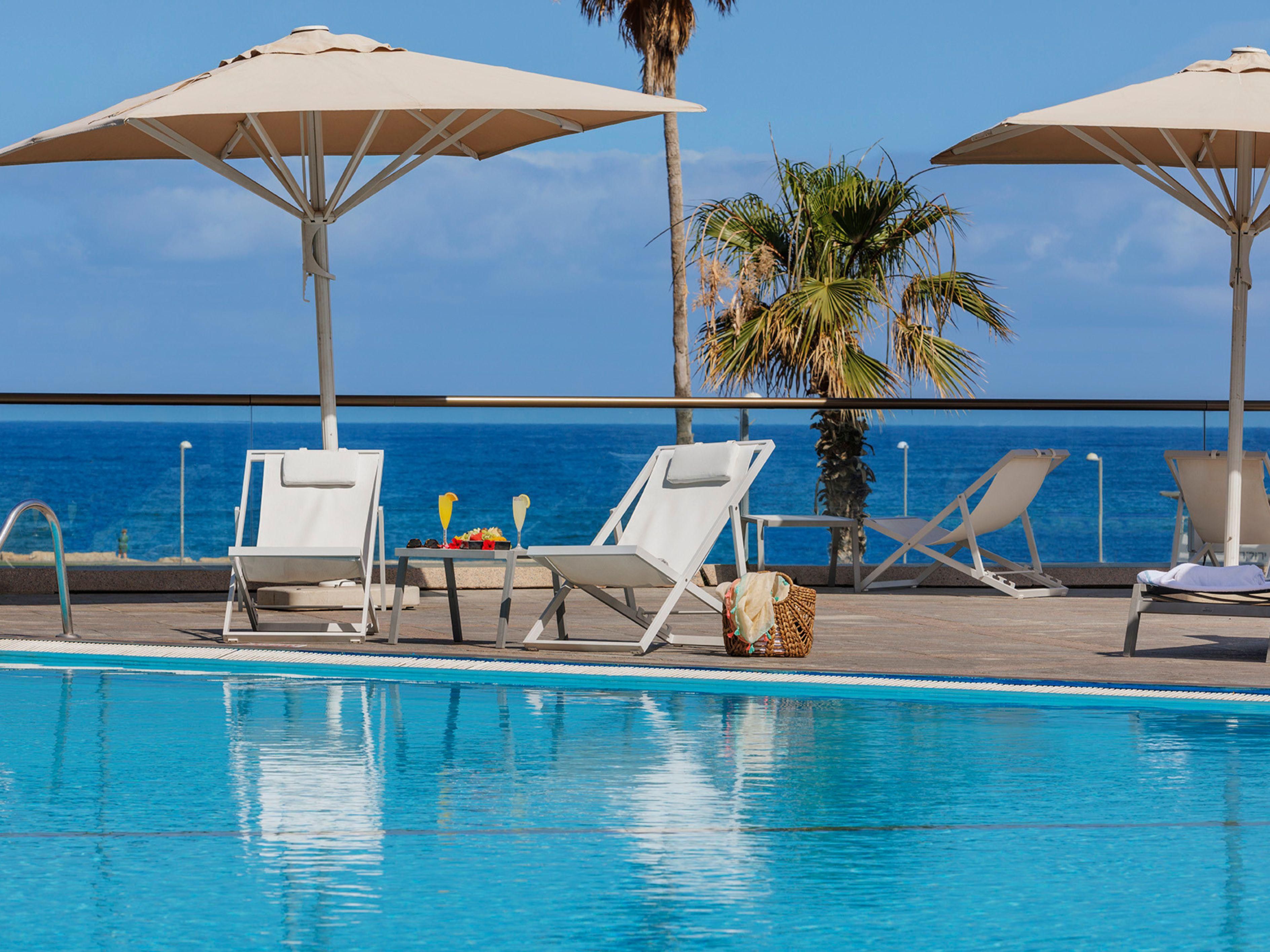 Pool, Sun, Cocktail and Music...that is all you need!