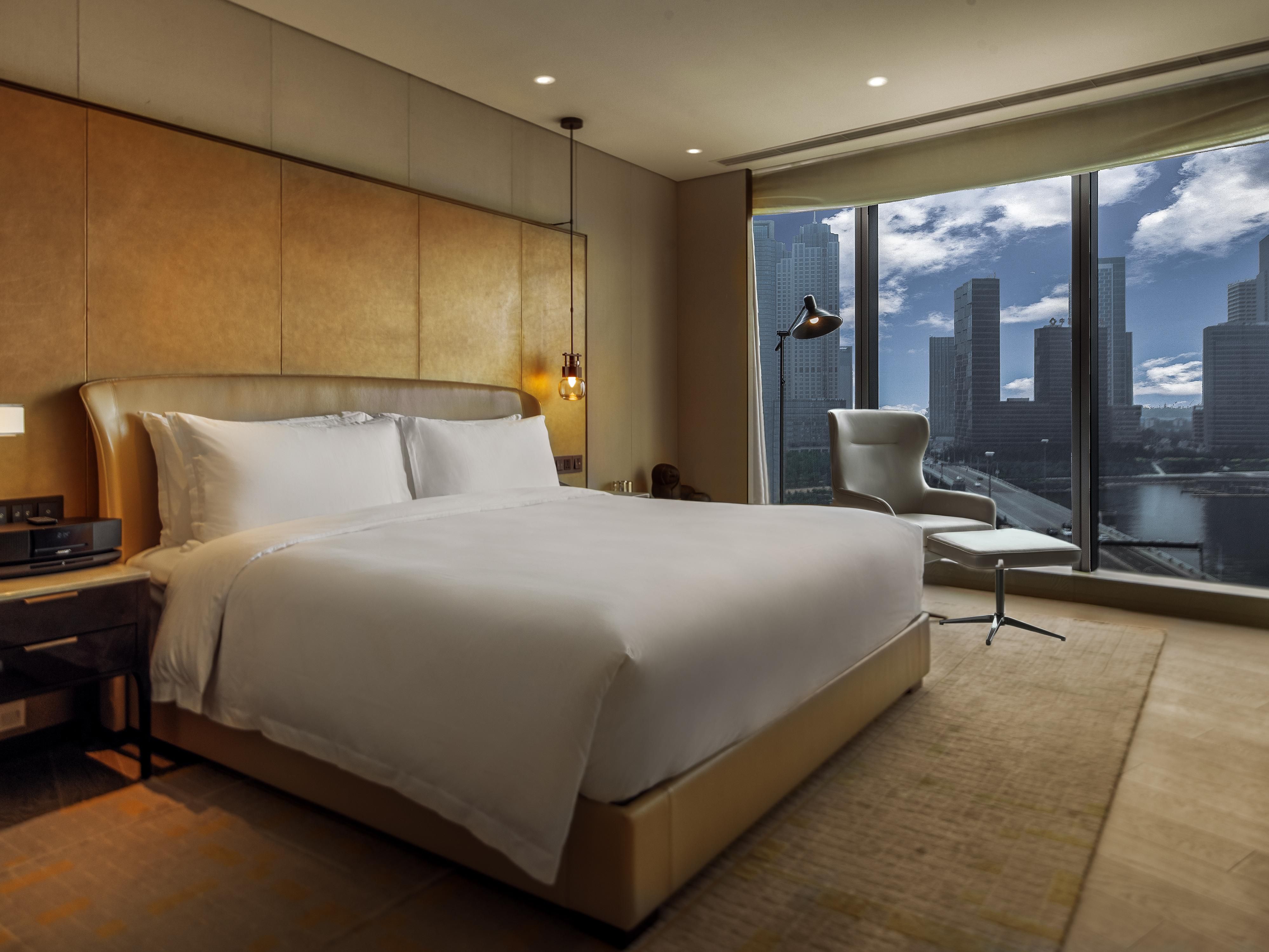 1 King 1 Bedroom Suite with Living Area