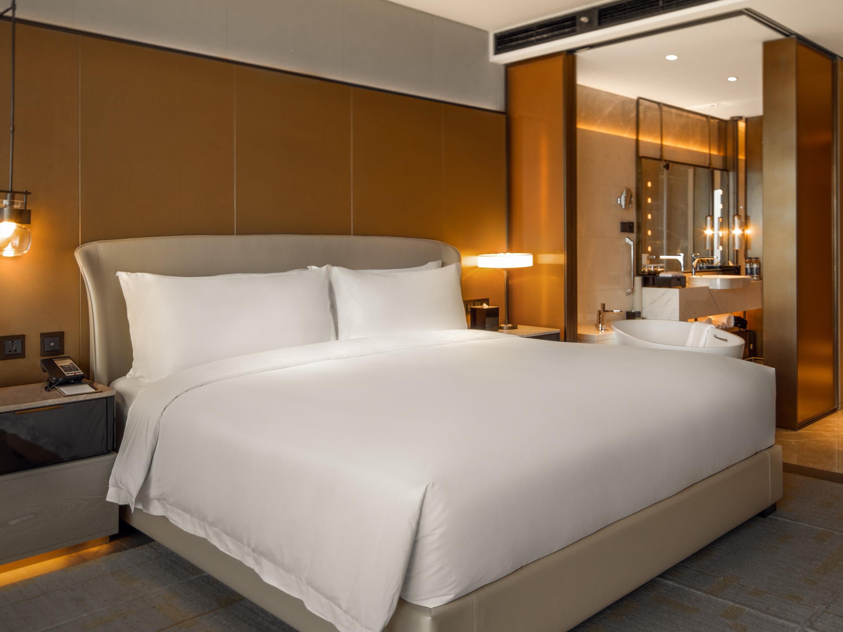 1 King Bed Premium