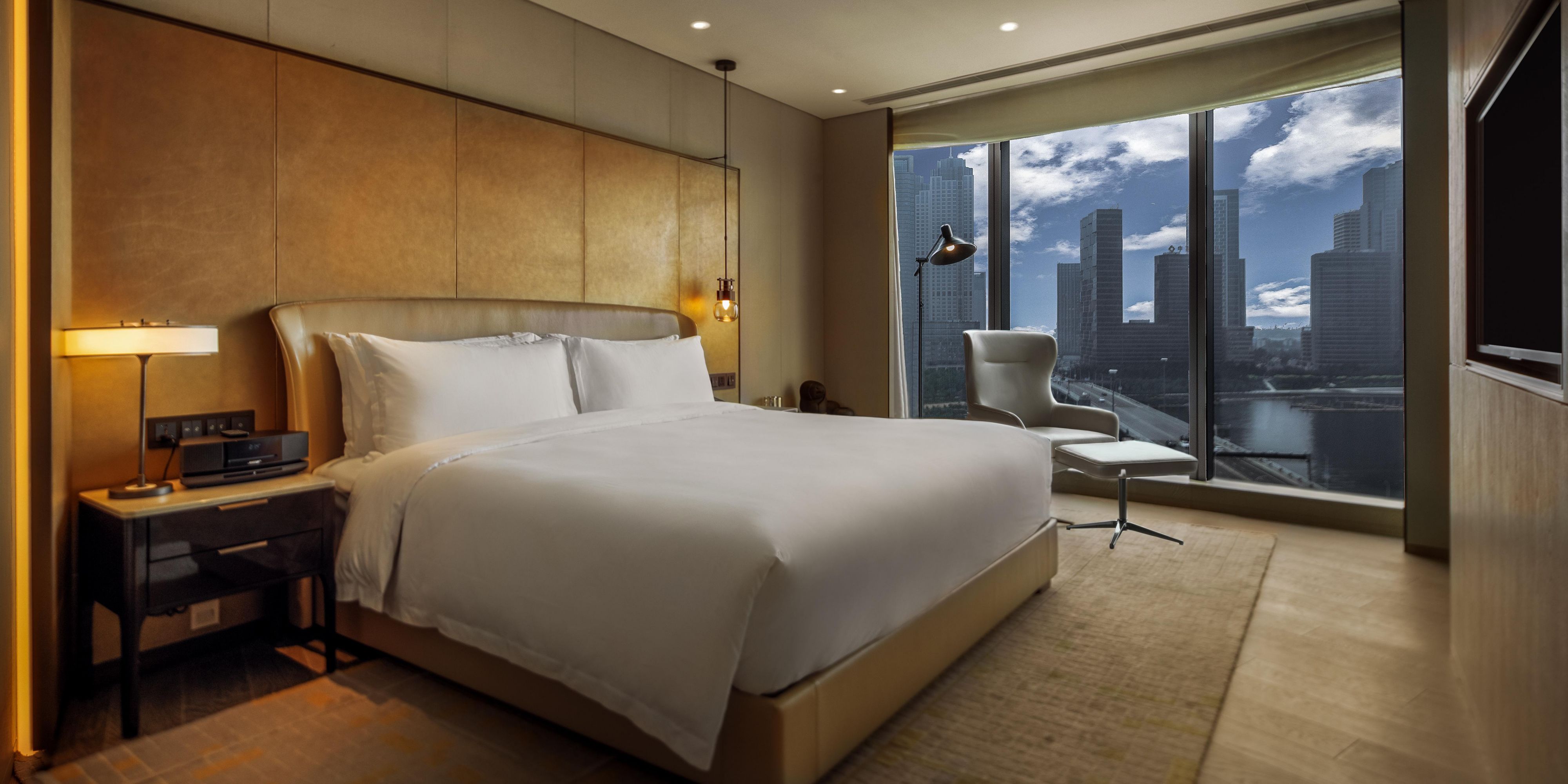 1 King 1 Bedroom Suite with Living Area
