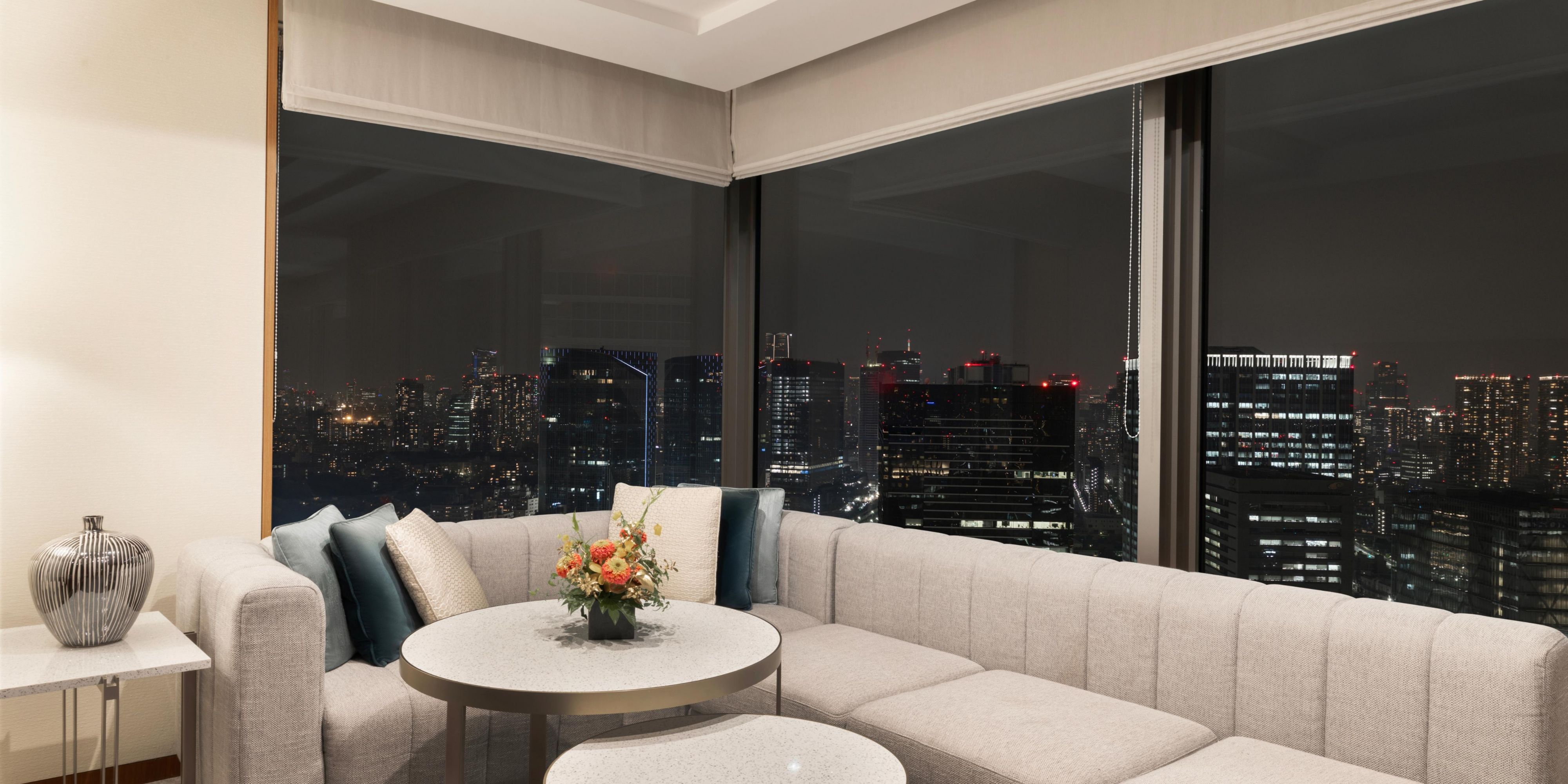 1 King 1 Bedroom Suite Luxury View Bath