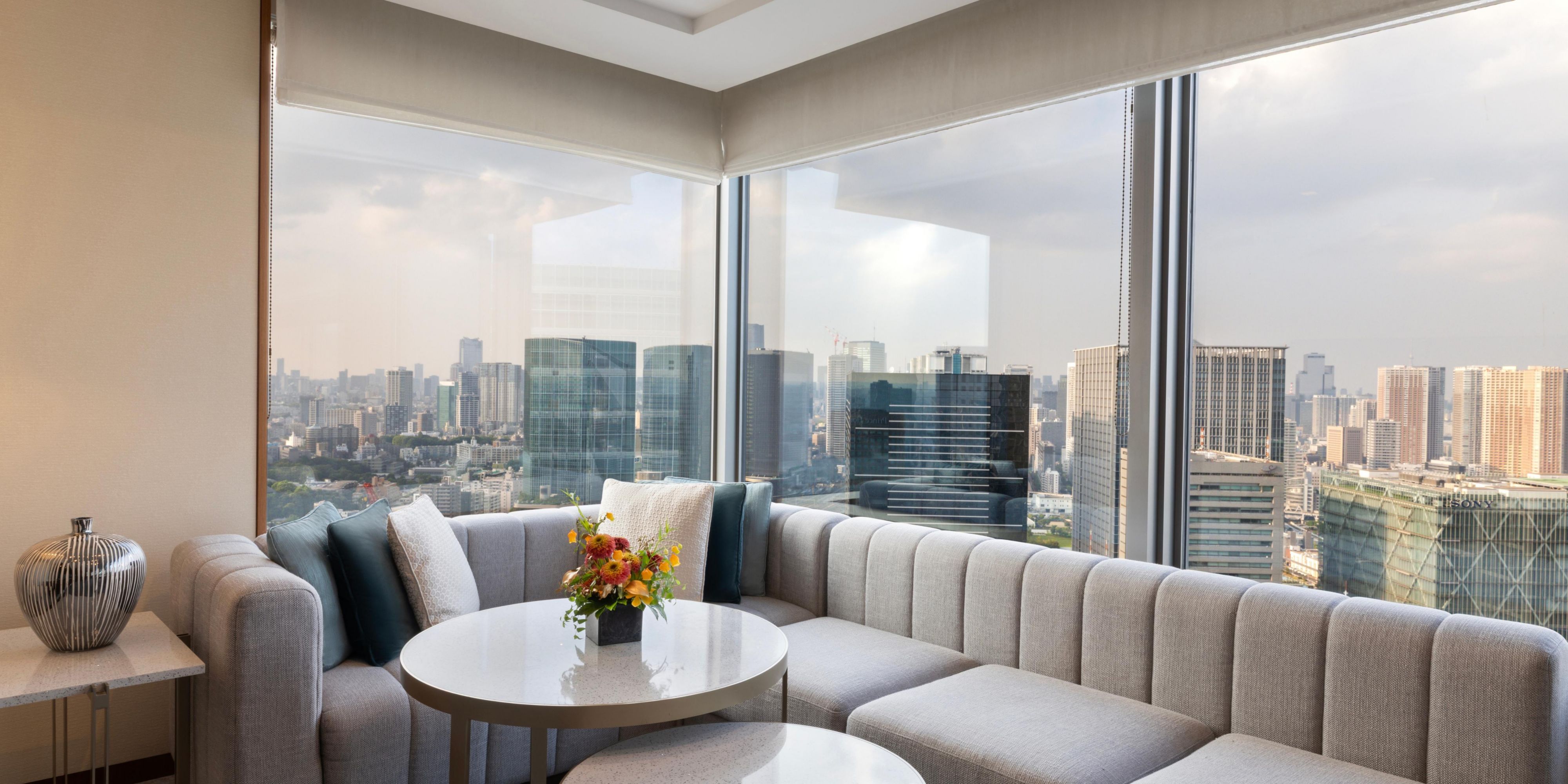1 King 1 Bedroom Suite Luxury View Bath