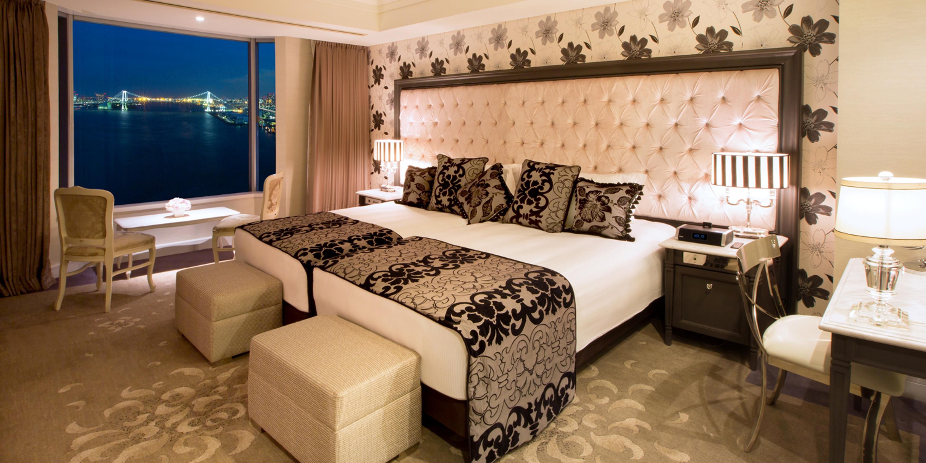 1 Bedroom Suite Club Lounge Access Bay View Dining Area