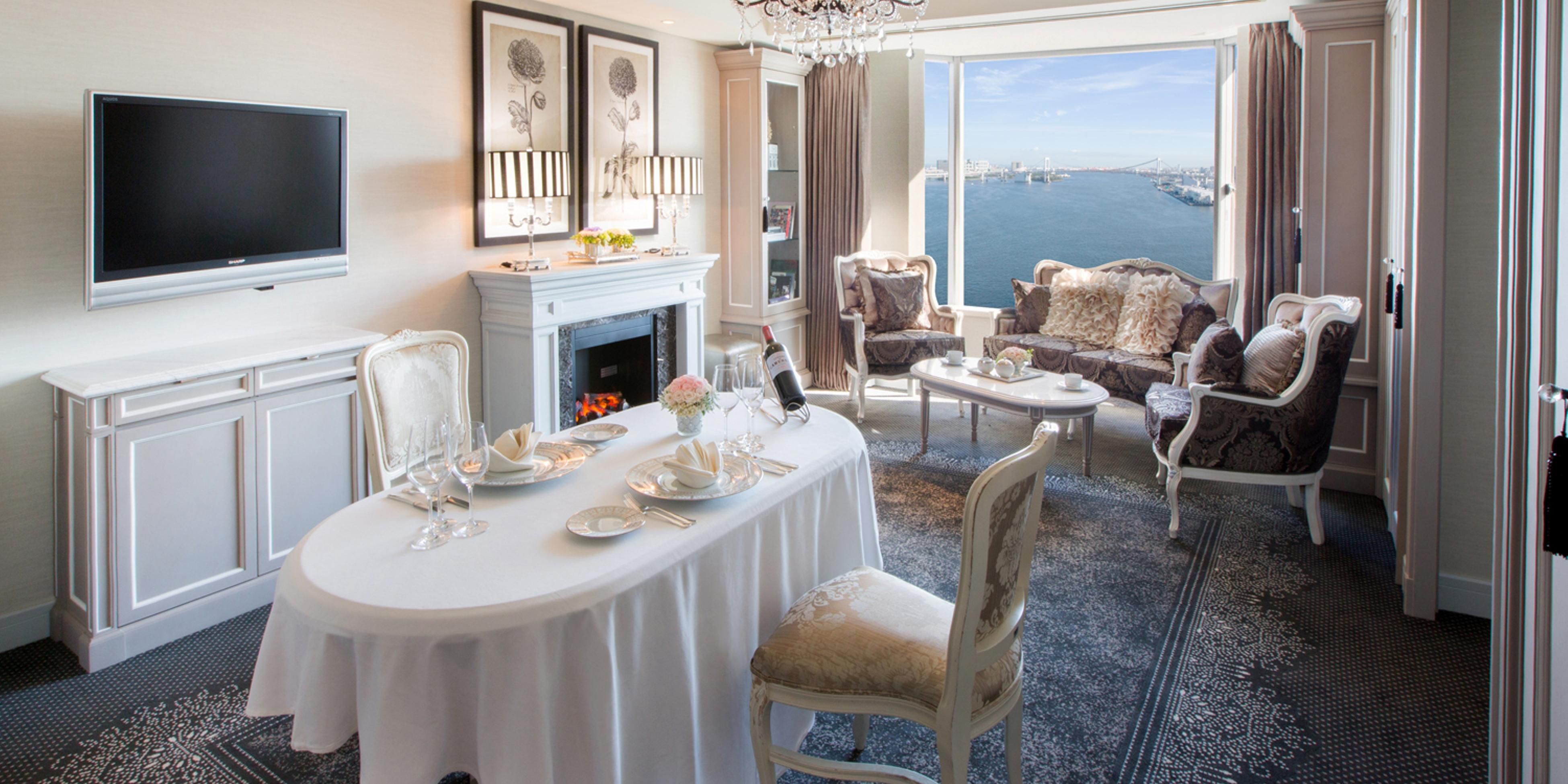 1 Bedroom Suite Club Lounge Access Bay View Dining Area