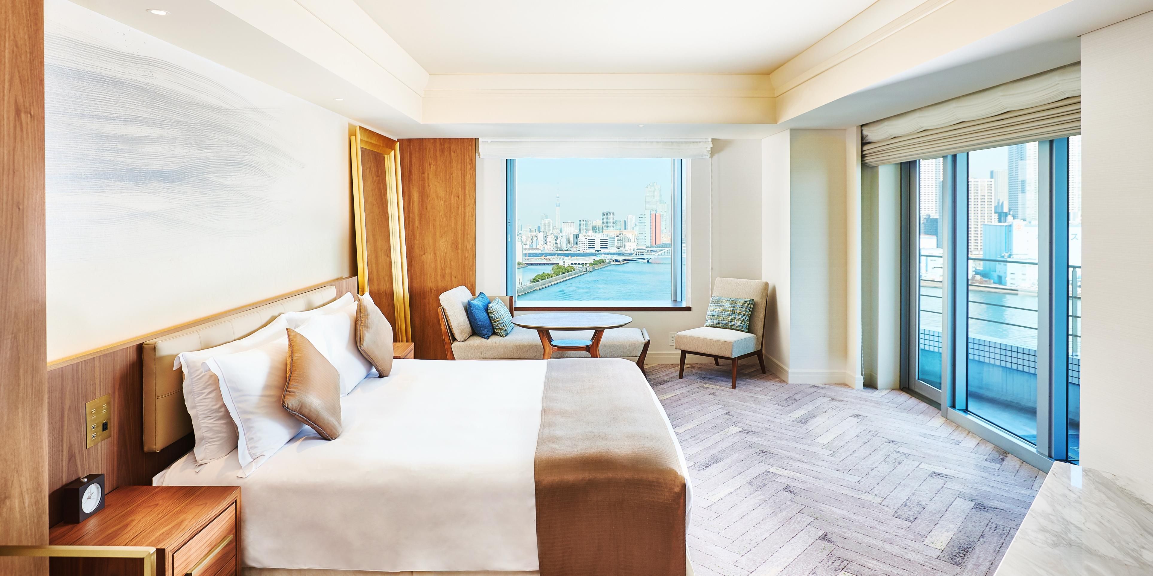 1 King Junior Suite River View Mid Floor