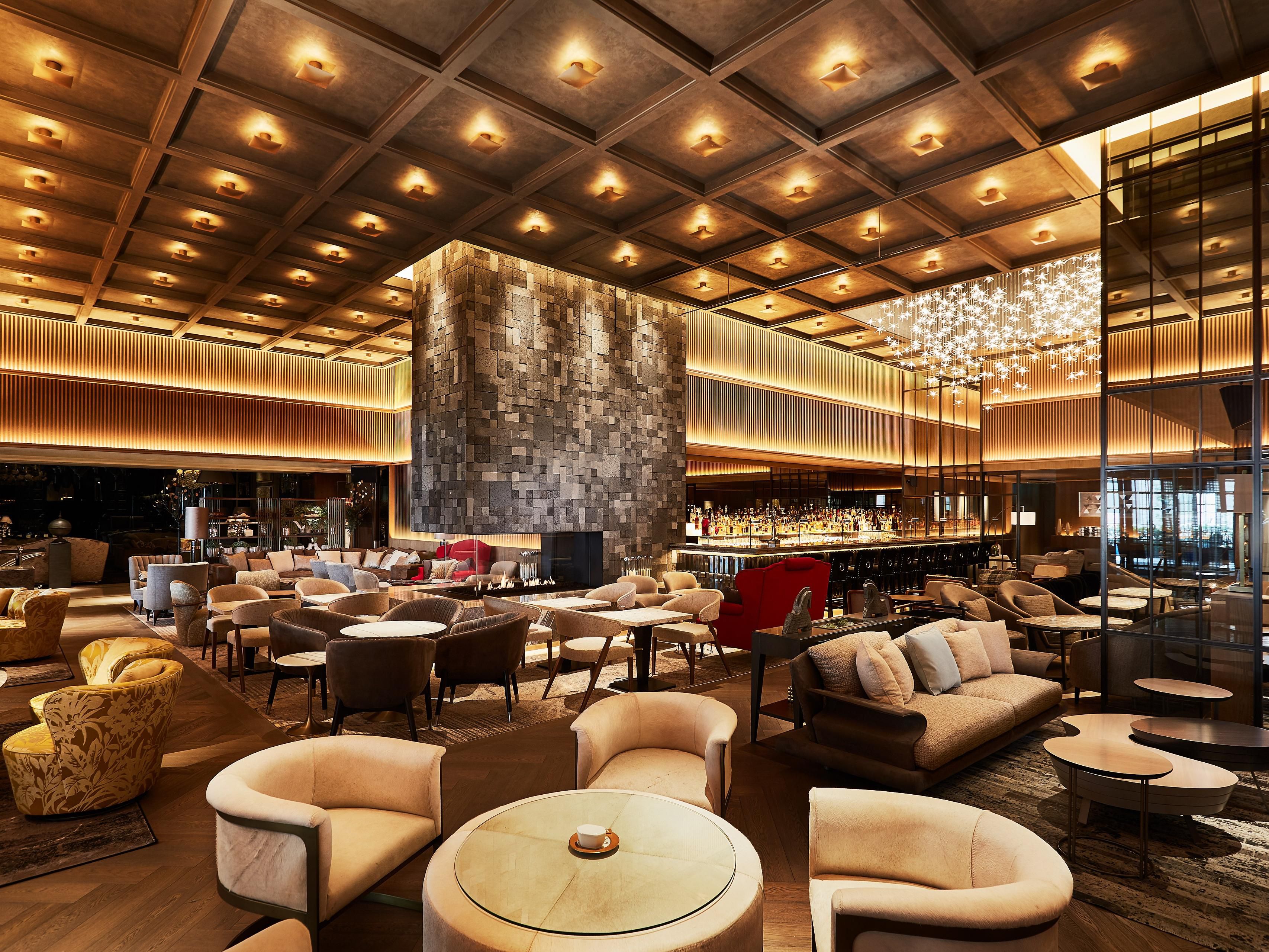 Bar and Lounge