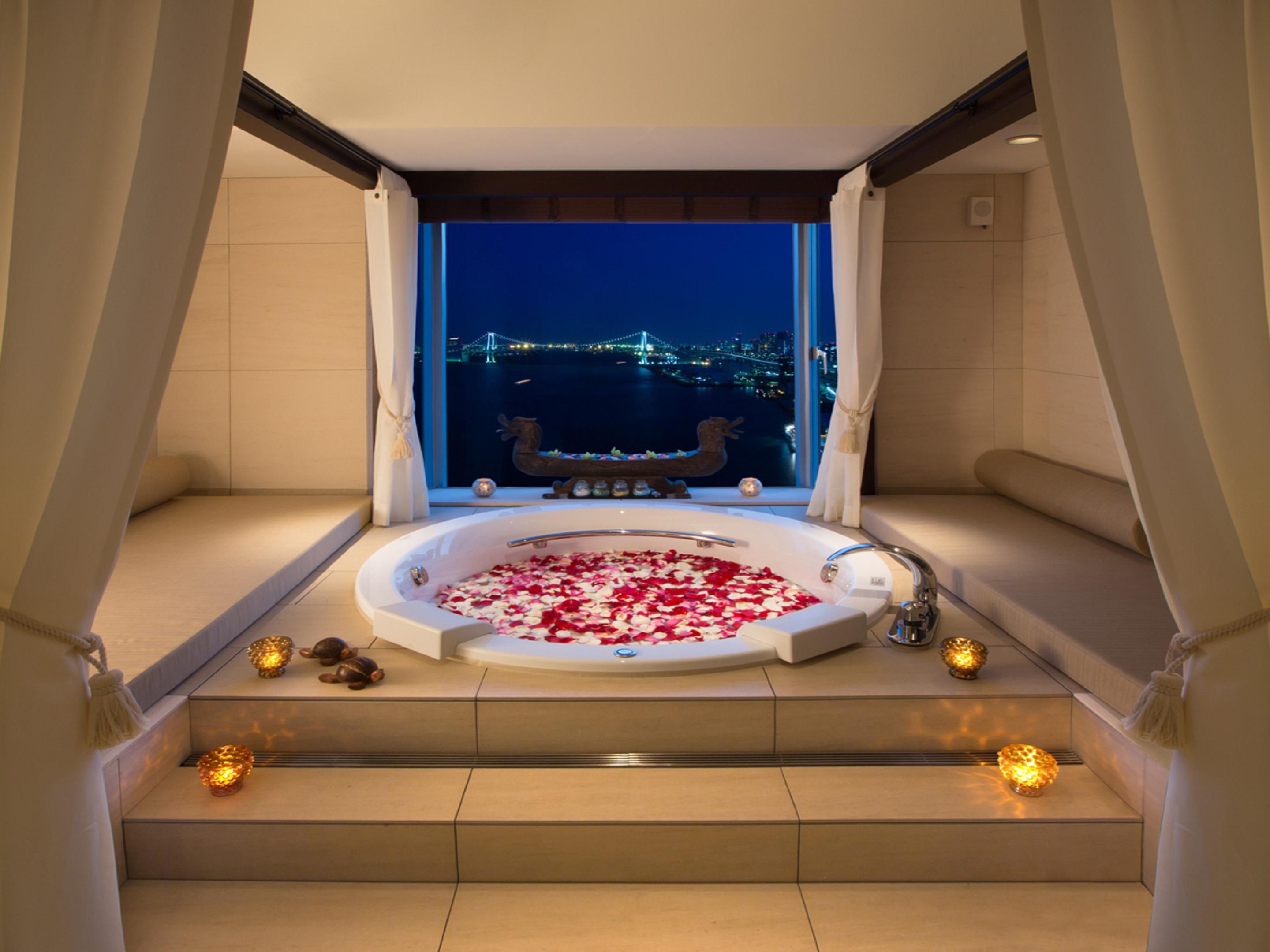 1 Bedroom Suite Club Lounge Access Bay View 1King