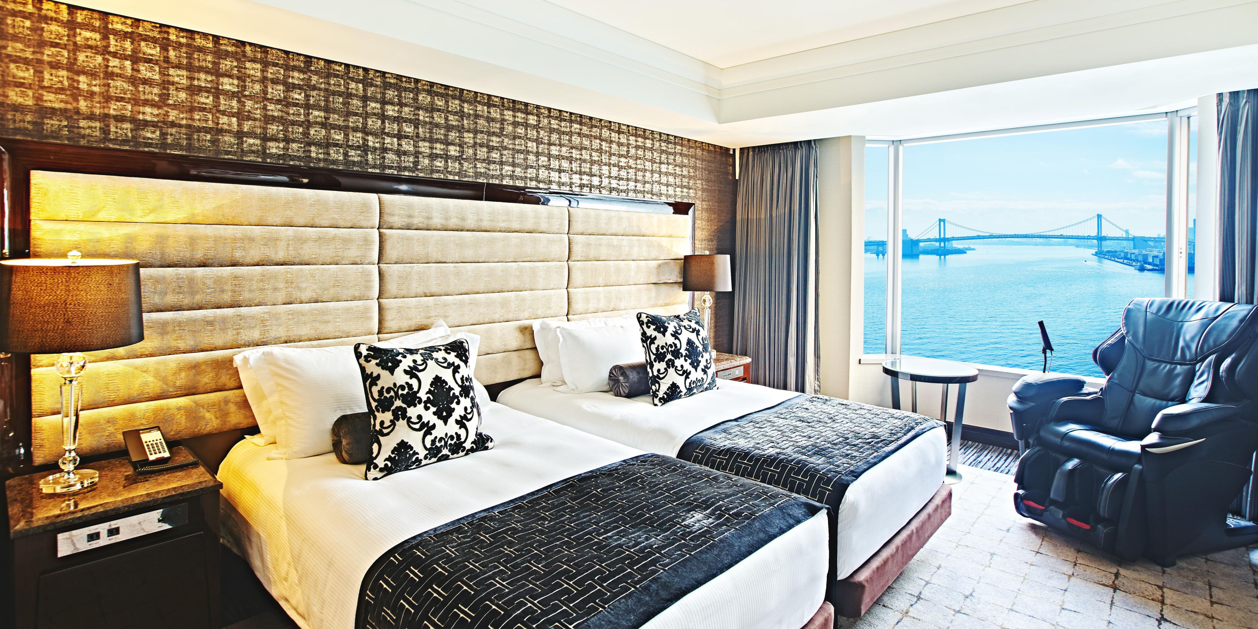 1 Bedroom Suite Club Lounge Access Bay View 2 Singles