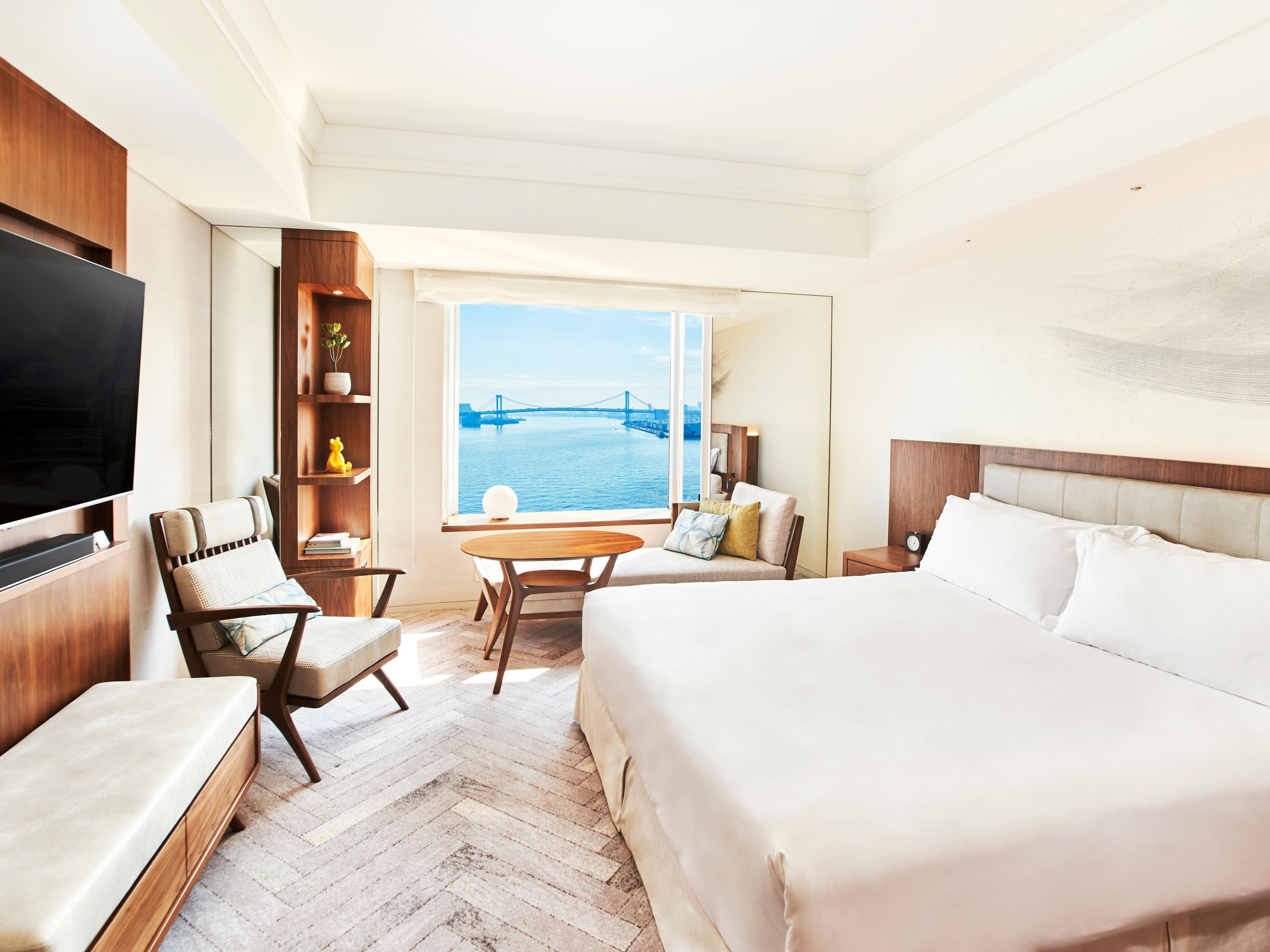 1 King Classic Japanese Lounge Access Bay View