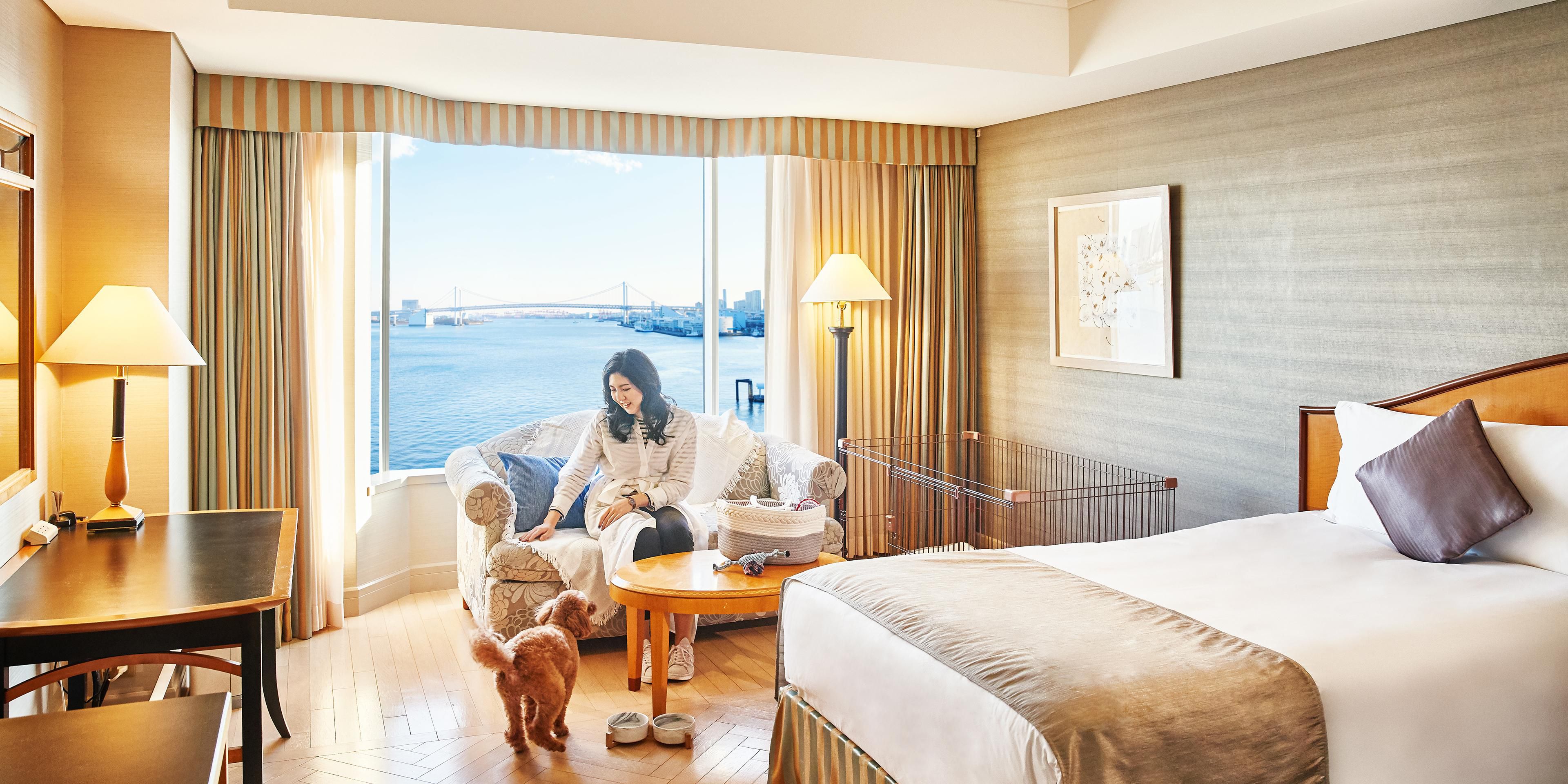 InterContinental Tokyo Bay offers a dog-friendly accommodation plan, which includes complementary dog treat and a special guest room even a dog lounge where you can enjoy your stay at our hotel with your beloved family dog.