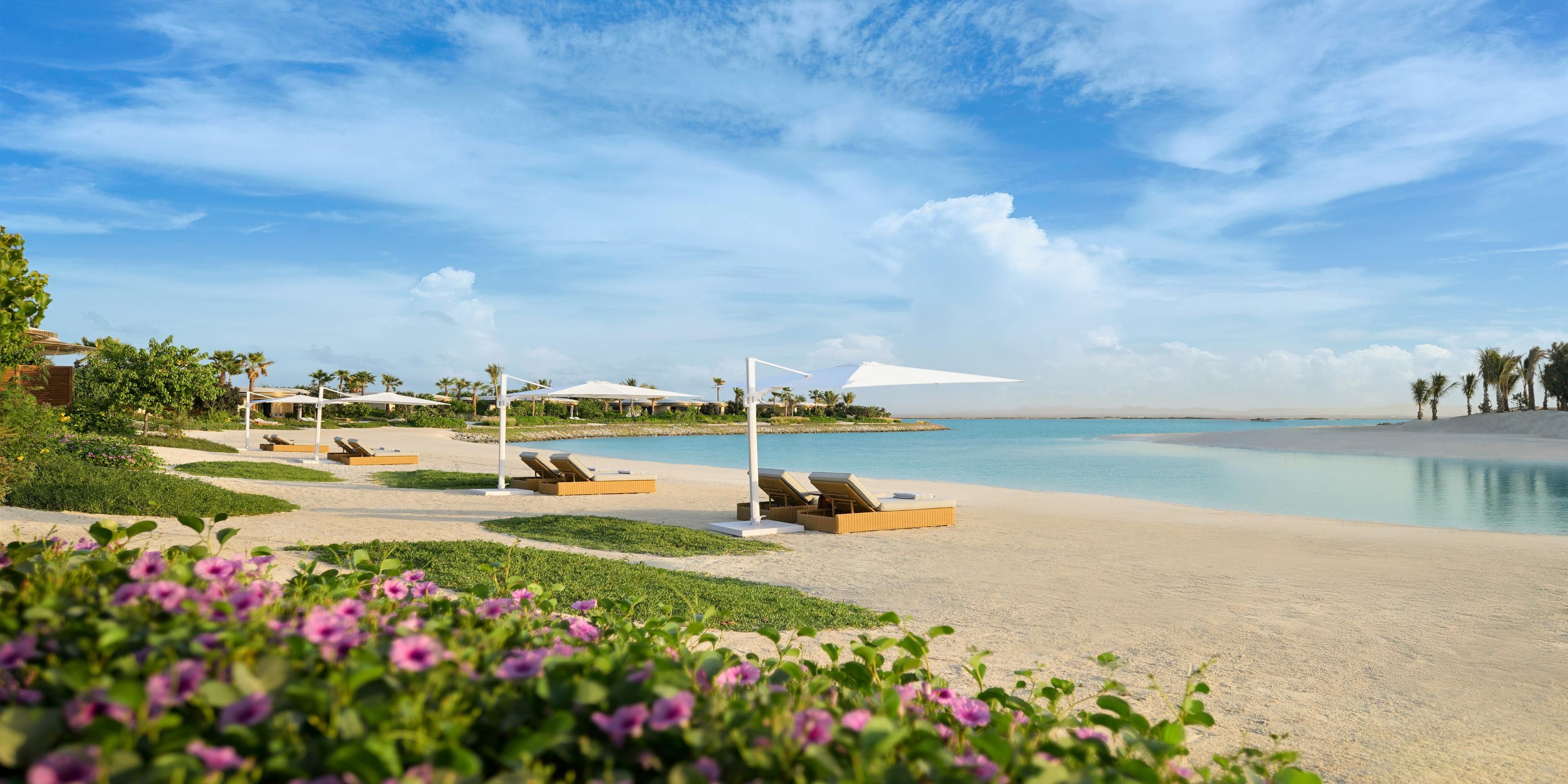 امنحوا صغاركم إجازة مدرسية مميزة في إنتركونتيننتال البحر الأحمر، حيث ينتظرهم عالم من المتعة والراحة. يستمتع الأطفال دون 12 عامًا بوجبات مجانية، وترقية في الغرف، وتسجيل خروج متأخر، إضافة إلى خصم 15% على تجارب الطعام والسبا. كما يوفر برنامج بلانيت تريكرز أنشطة شيّقة للأطفال واليافعين. تطبق الشروط والأحكام.