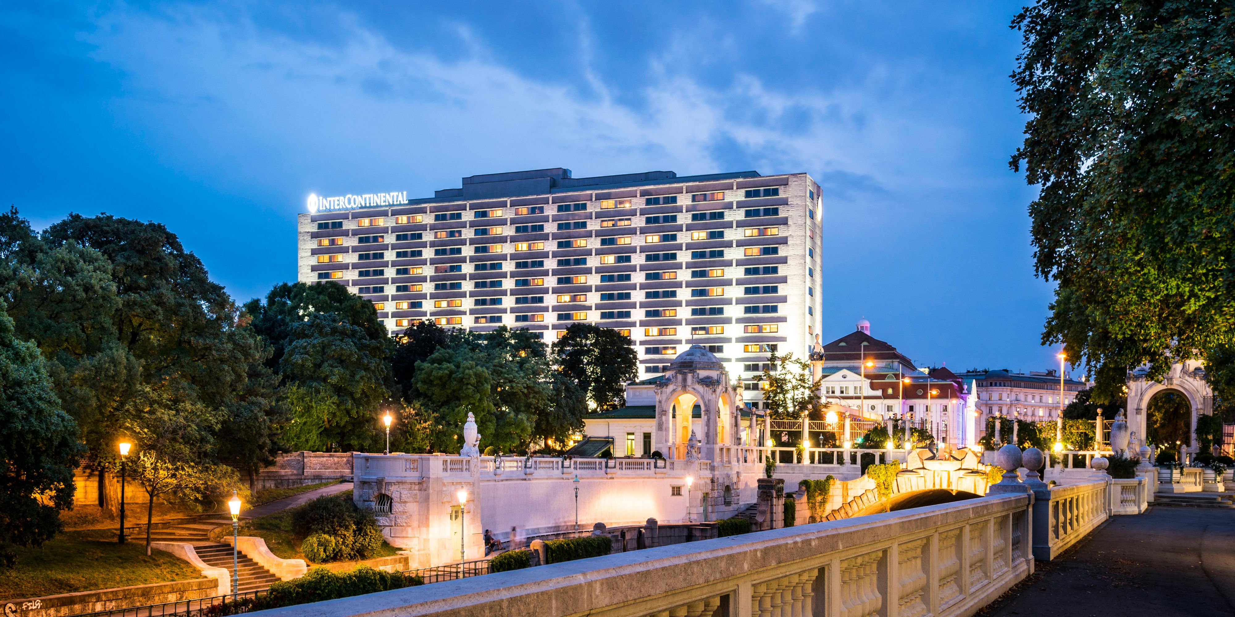 Das InterContinental Wien bekennt sich zu seiner ökologischen und sozialen Verantwortung und verpflichtet sich zu einem respektvollen Umgang mit der Umwelt und ihren Ressourcen. Das Hotel ist mit dem österreichischen Umweltzeichen zertifiziert und hält sich an die striken Vorgaben von Green Engage, dem internen globalen CSR Programm der IHG.