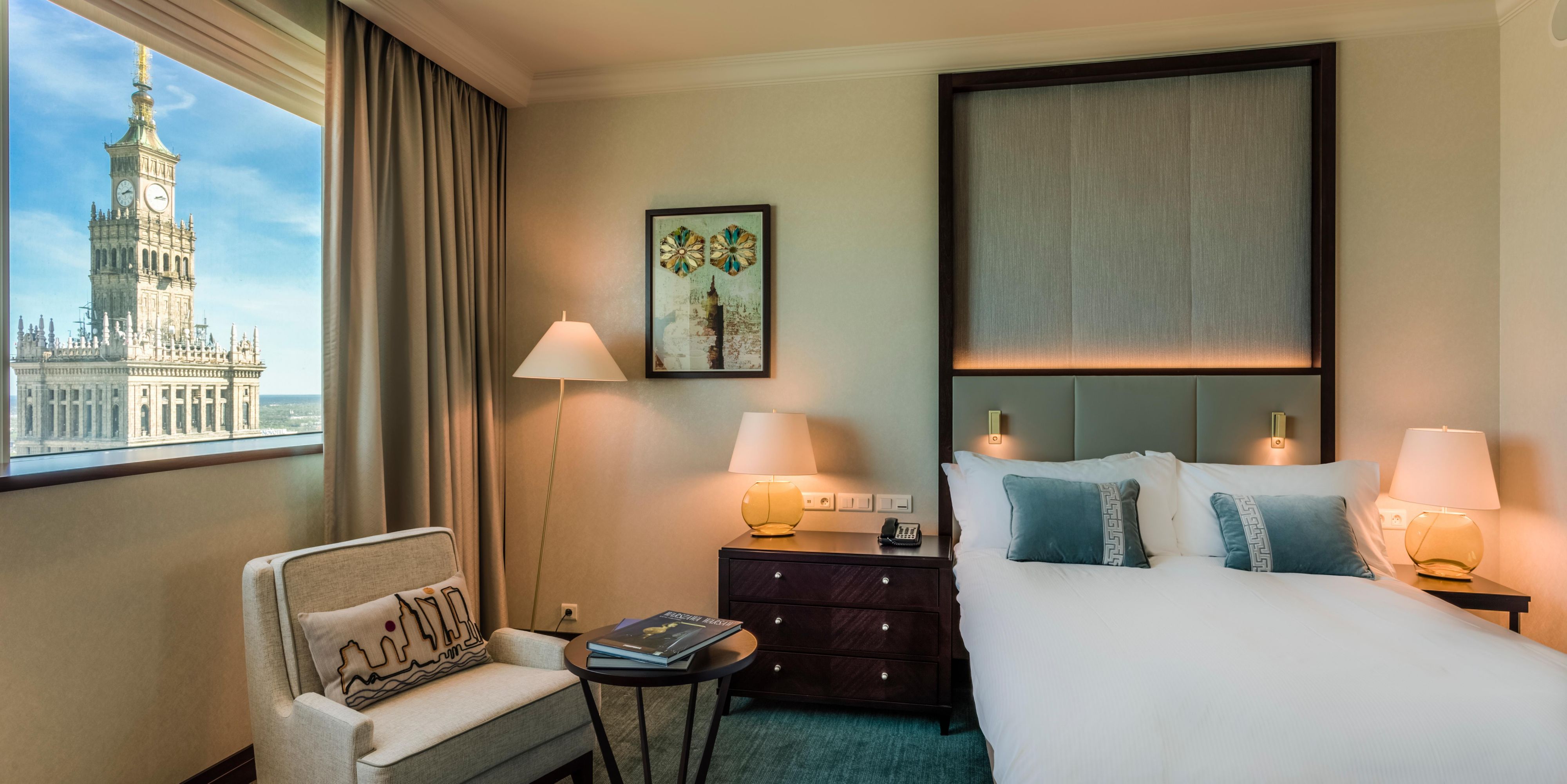 Relax in spacious room with amazing Palace view