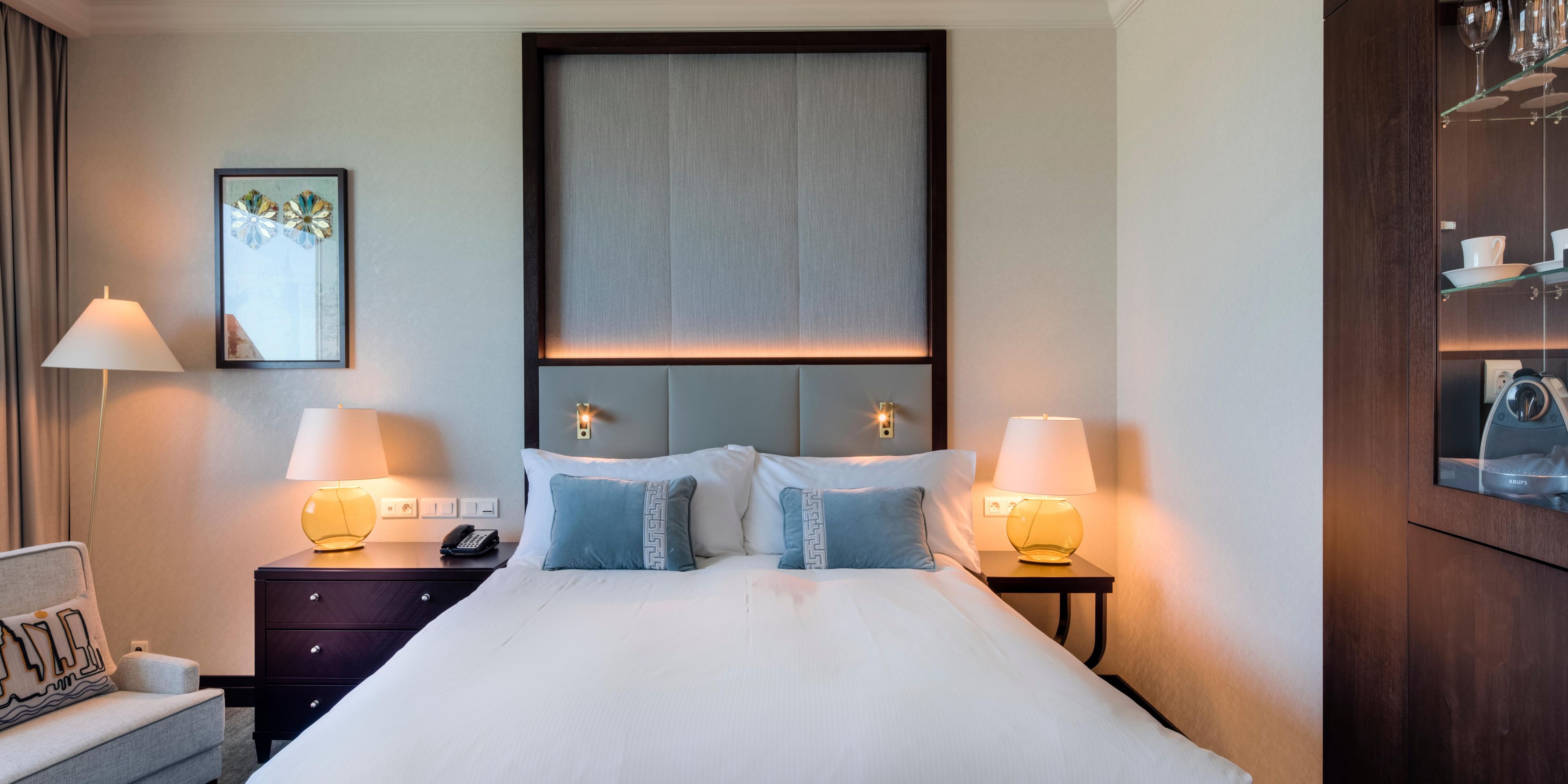 Queen Bed Guest Room