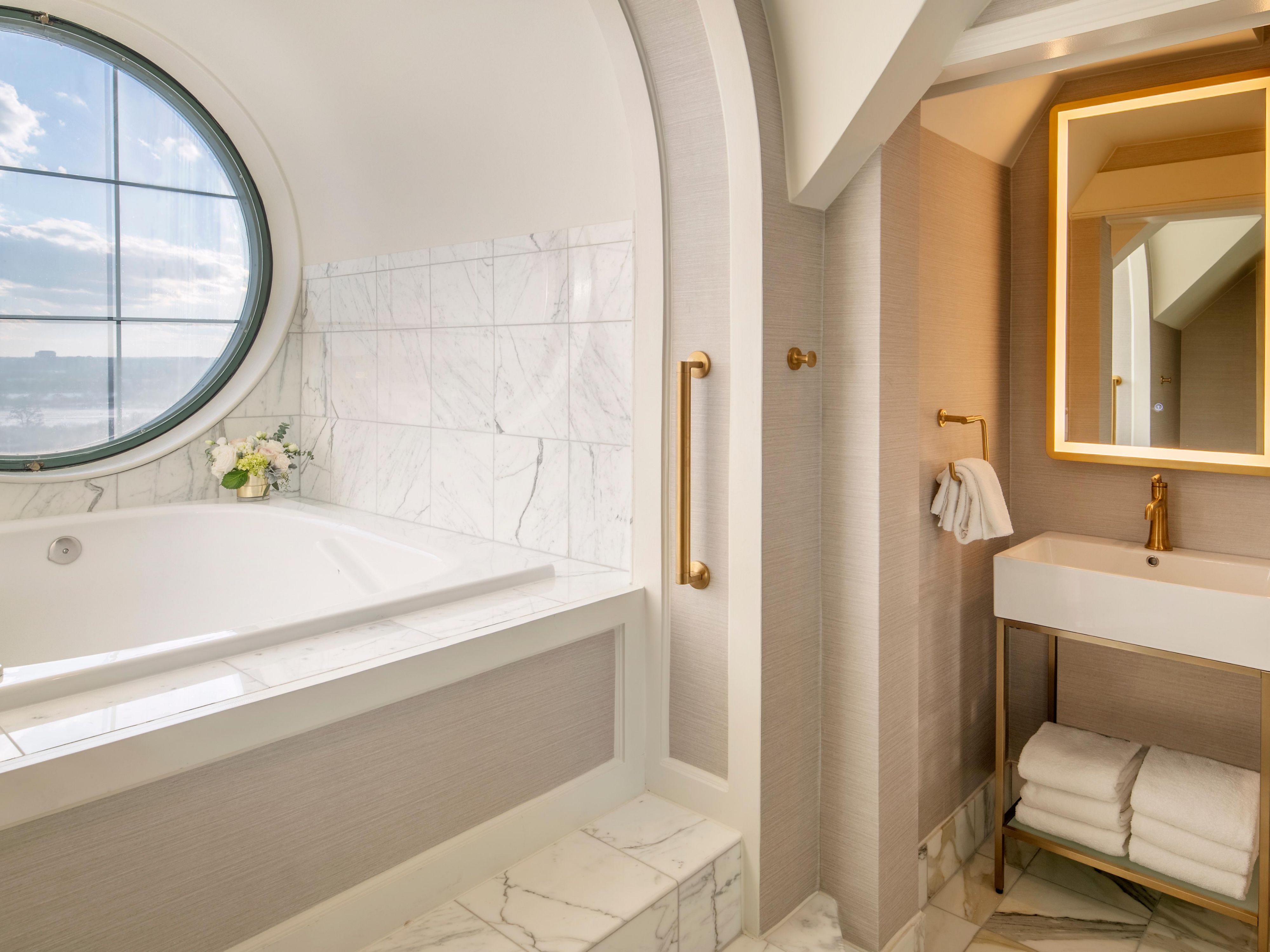 Jenny Lind Suite Bathroom