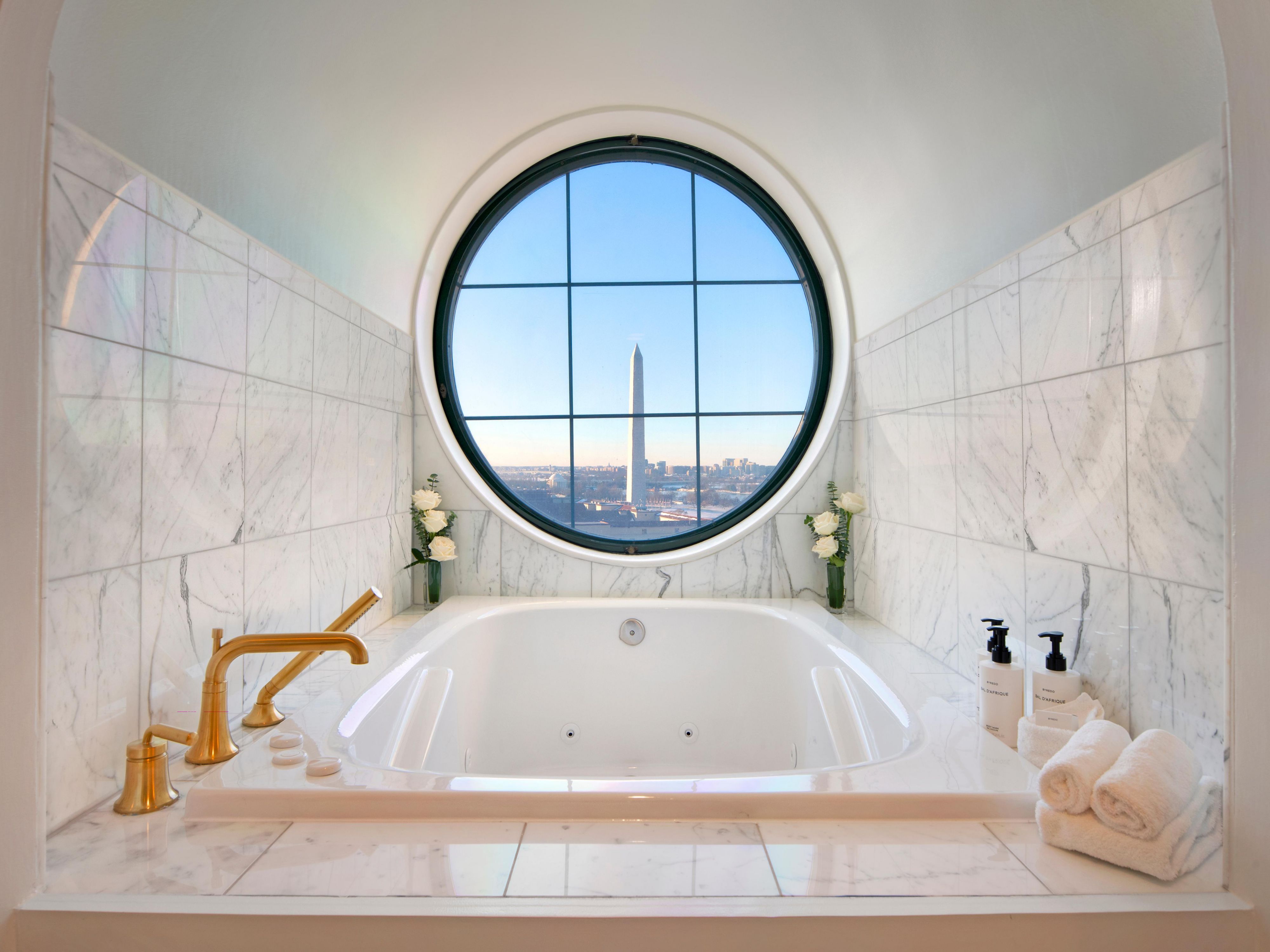 Jenny Lind Suite Washington Monument Bathroom View