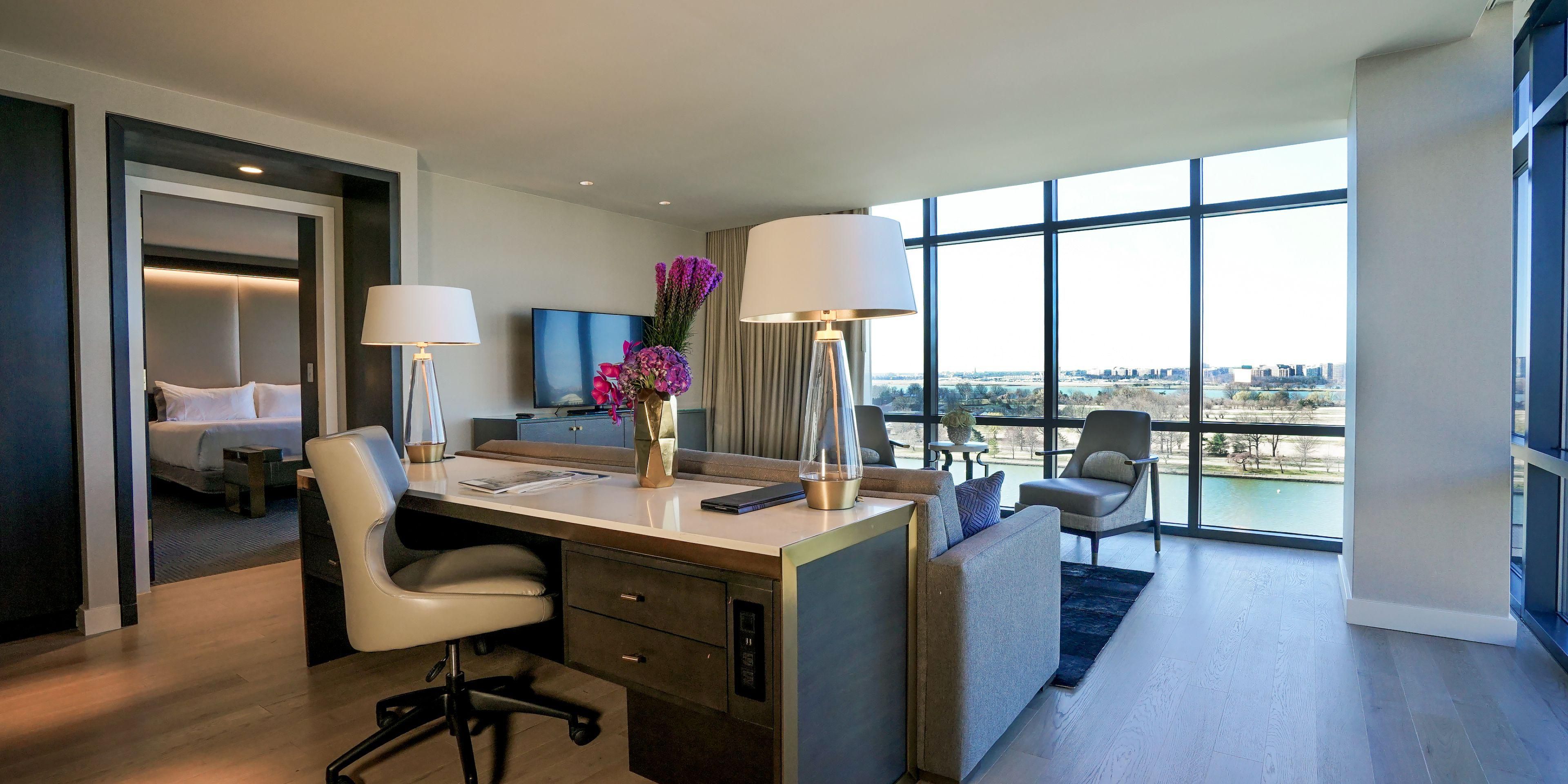Anchor Suite desk with Potomac River View.