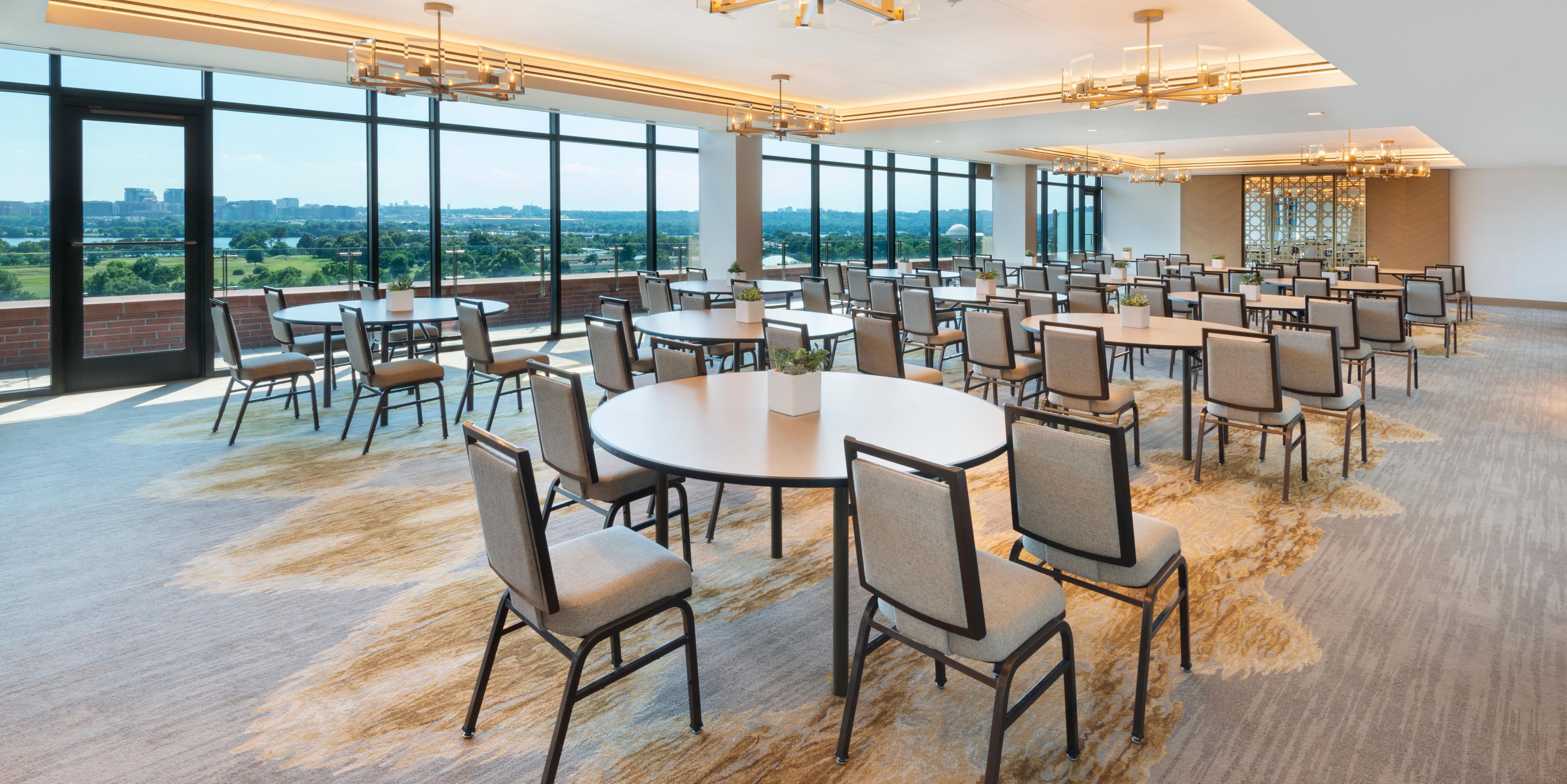 We will let you do the talking while our dedicated teams and culinary experts work to customize your event.  From waterside cocktail parties, to theater-style seating for 700, we can accommodate your guests and ensure a successful meeting. 
