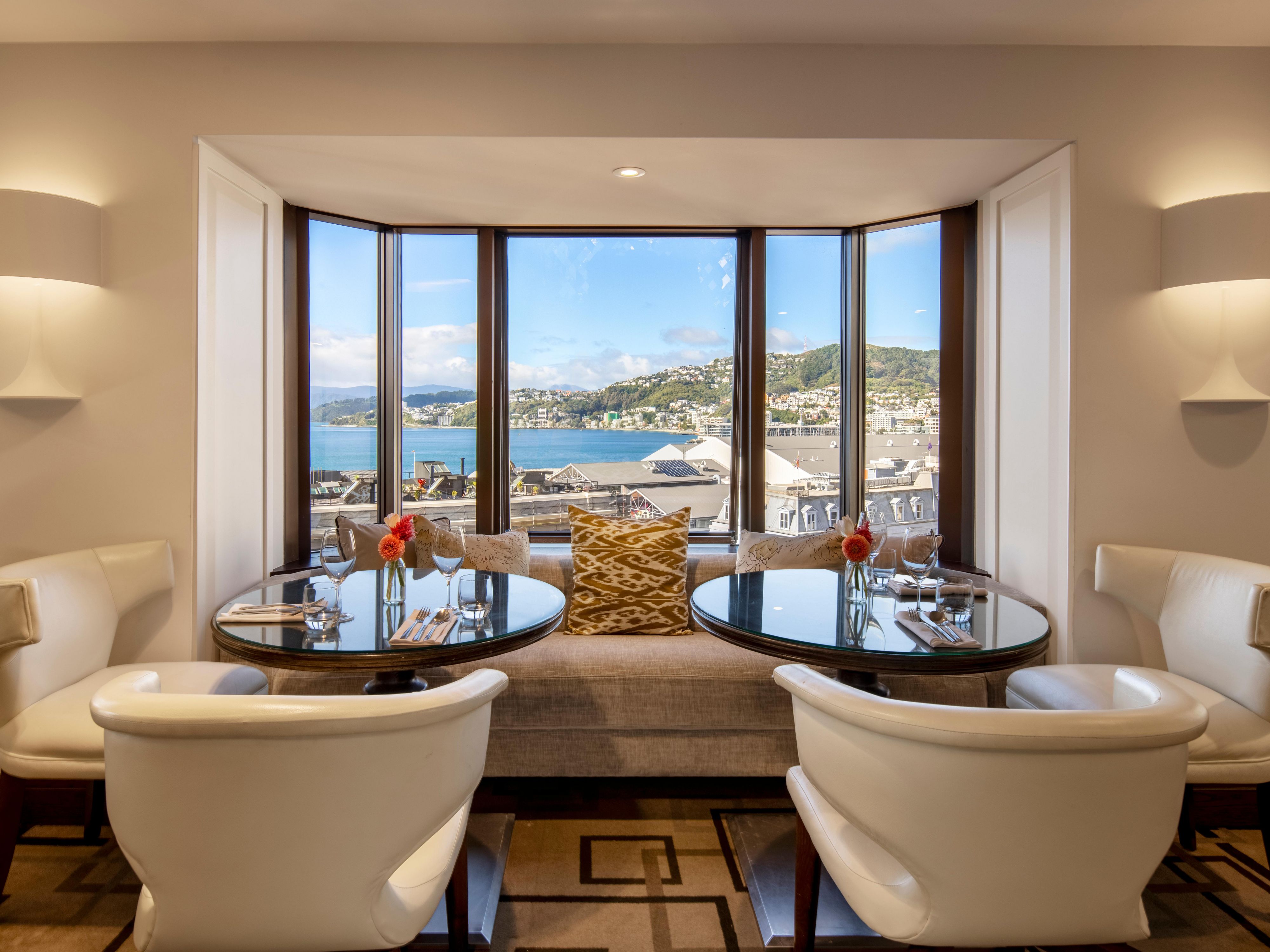 Club Floor Lounge