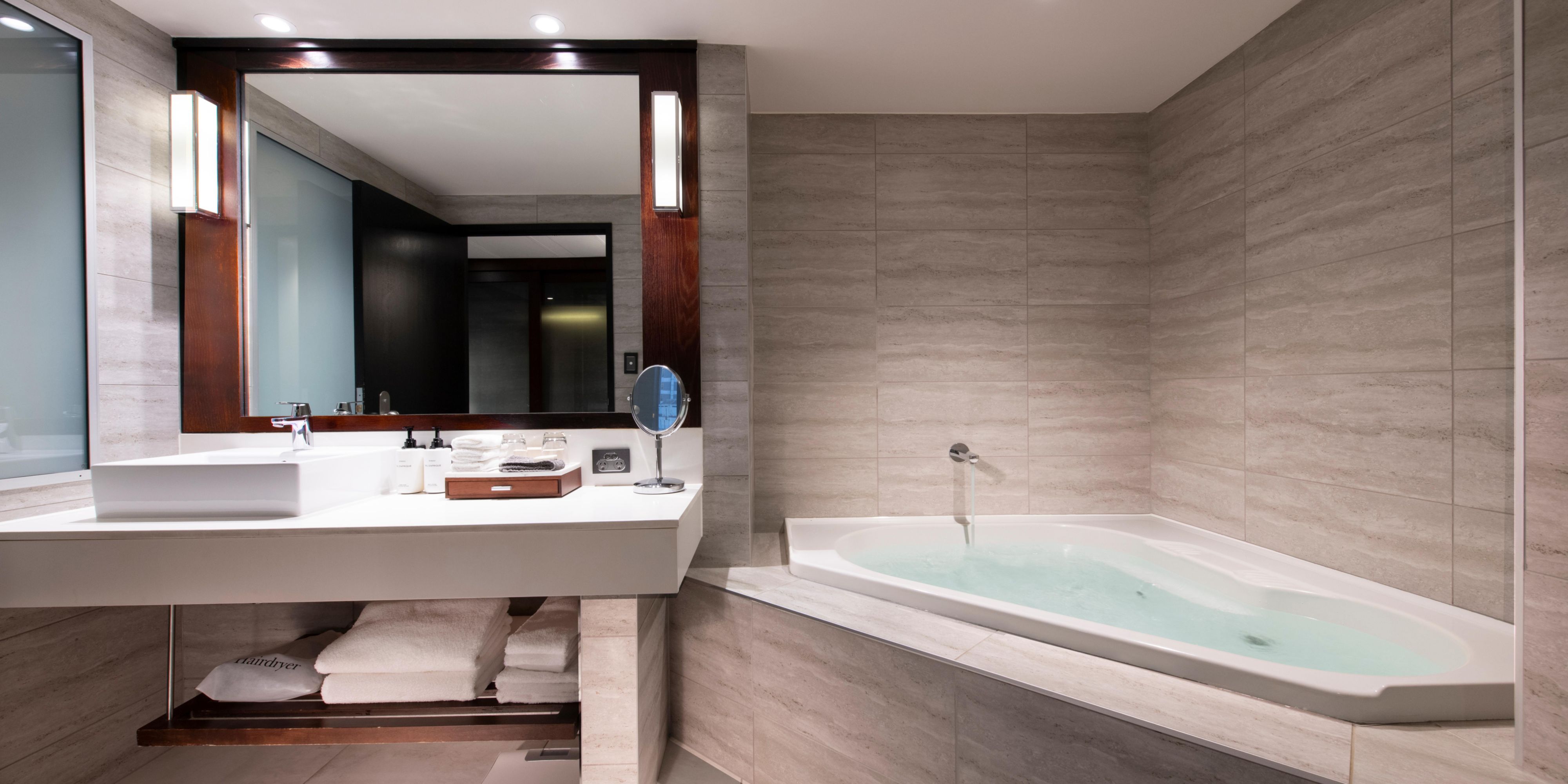 Jacuzzi Suite