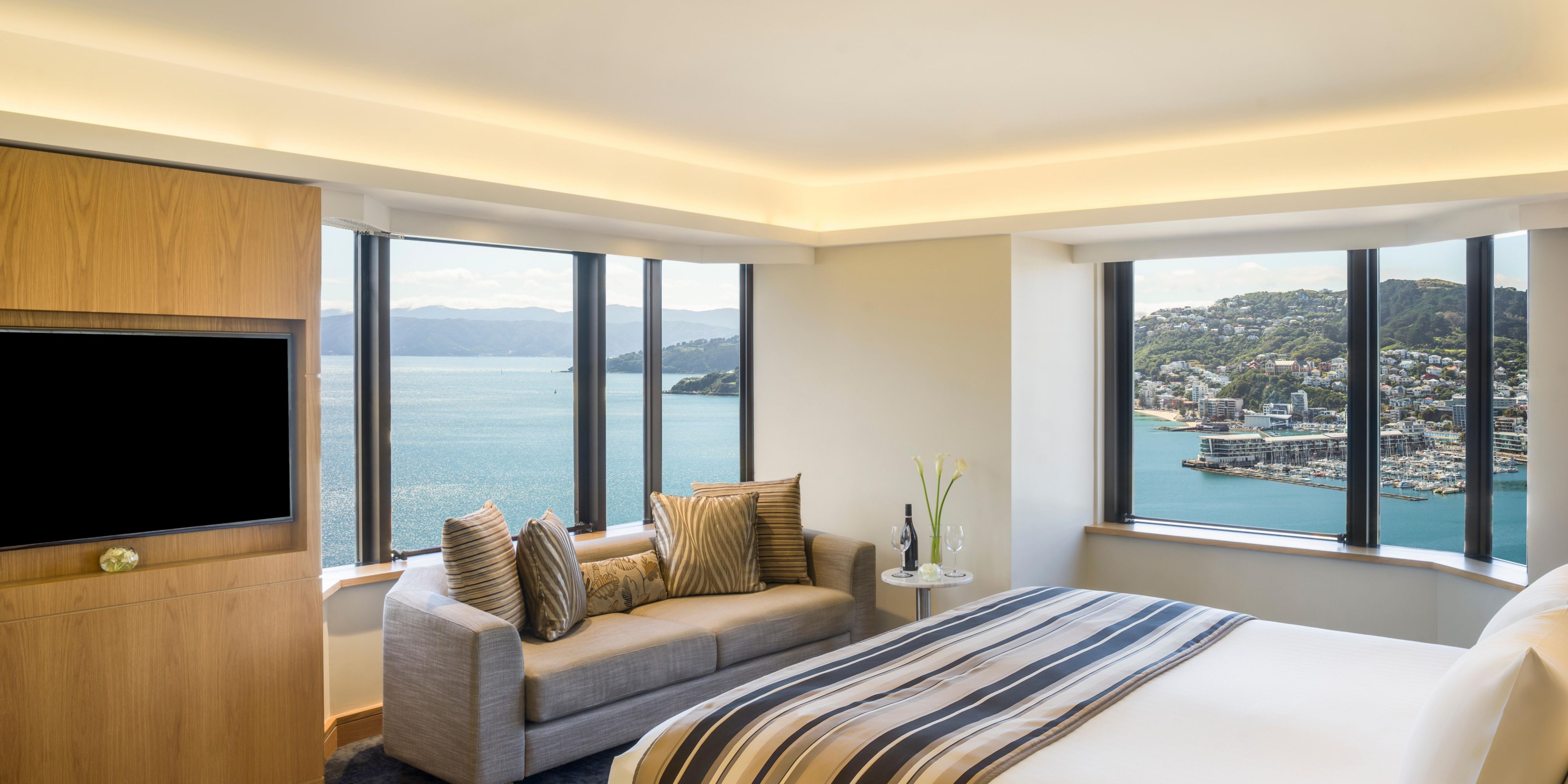 Unmatched vistas from our award-winning Presidential Suite.