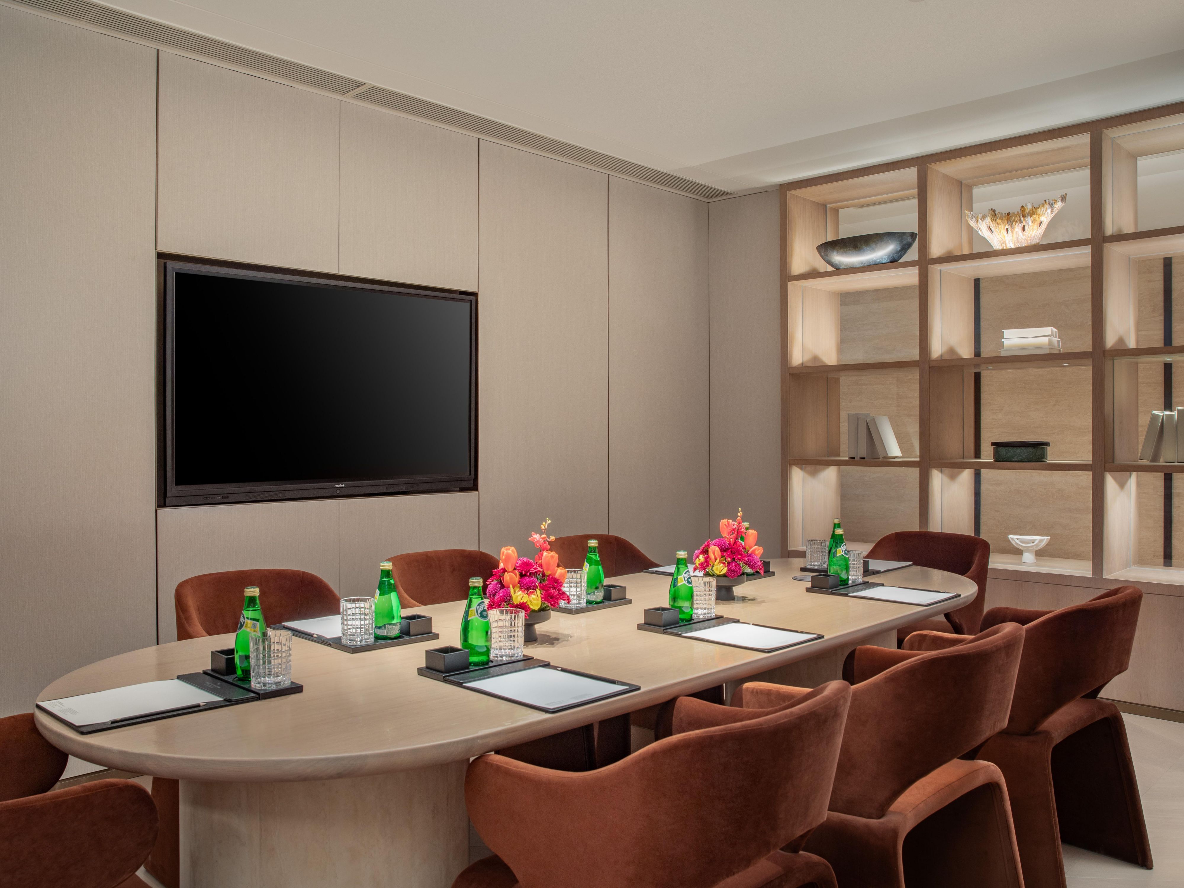 Club Floor Lounge