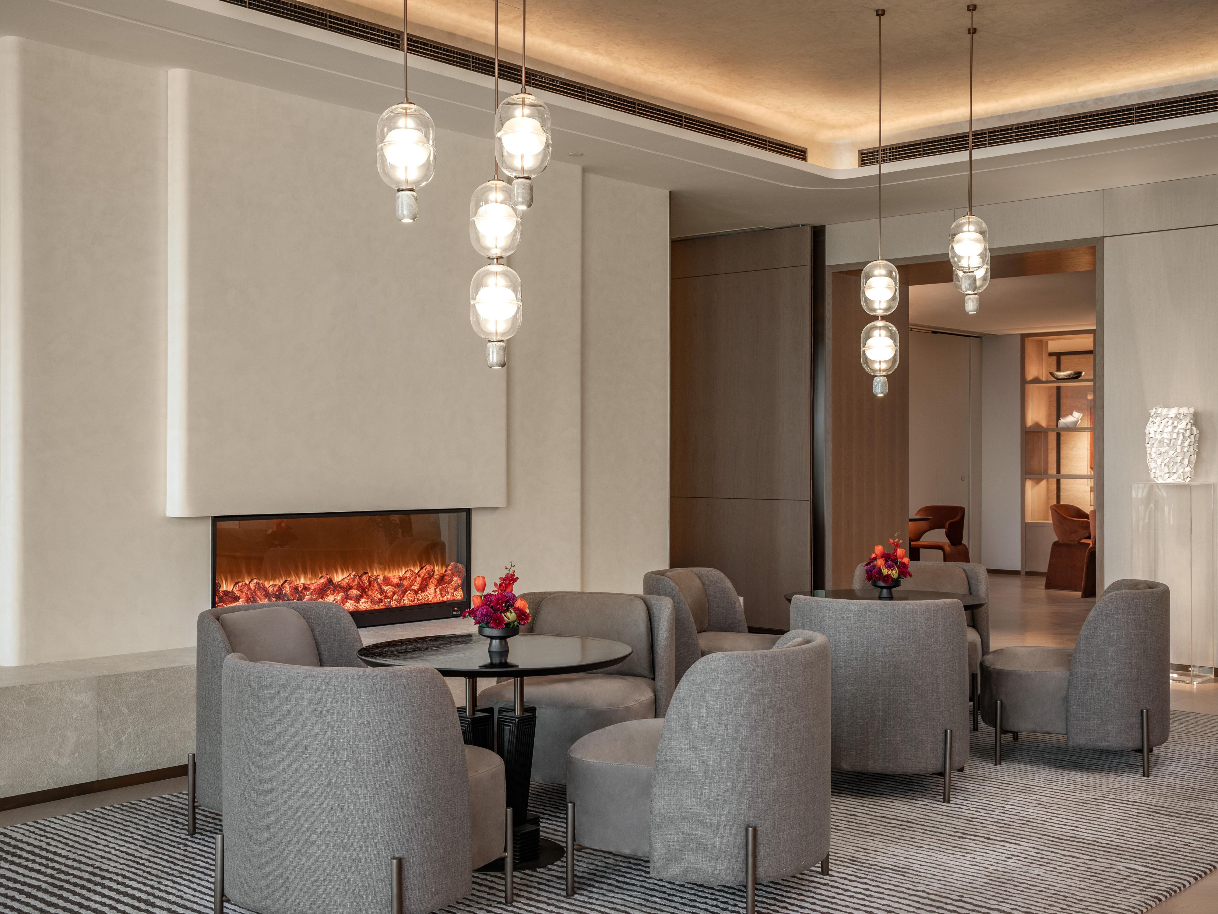 Club Floor Lounge