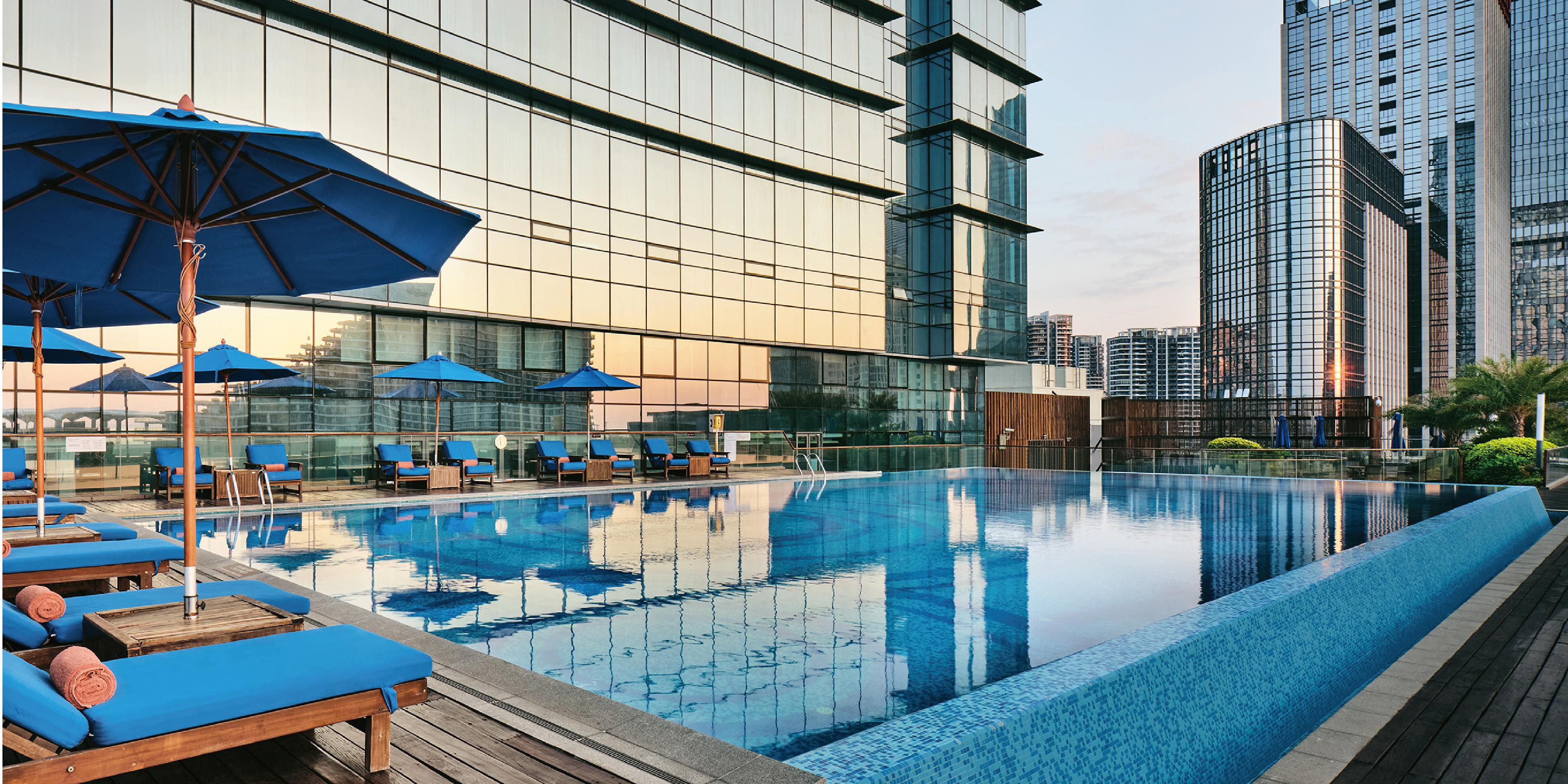 The swimming pool with stellar city views is perfect for a refreshing swim where you can feel the unique effects of the pool and enjoy the surrounding scenery.