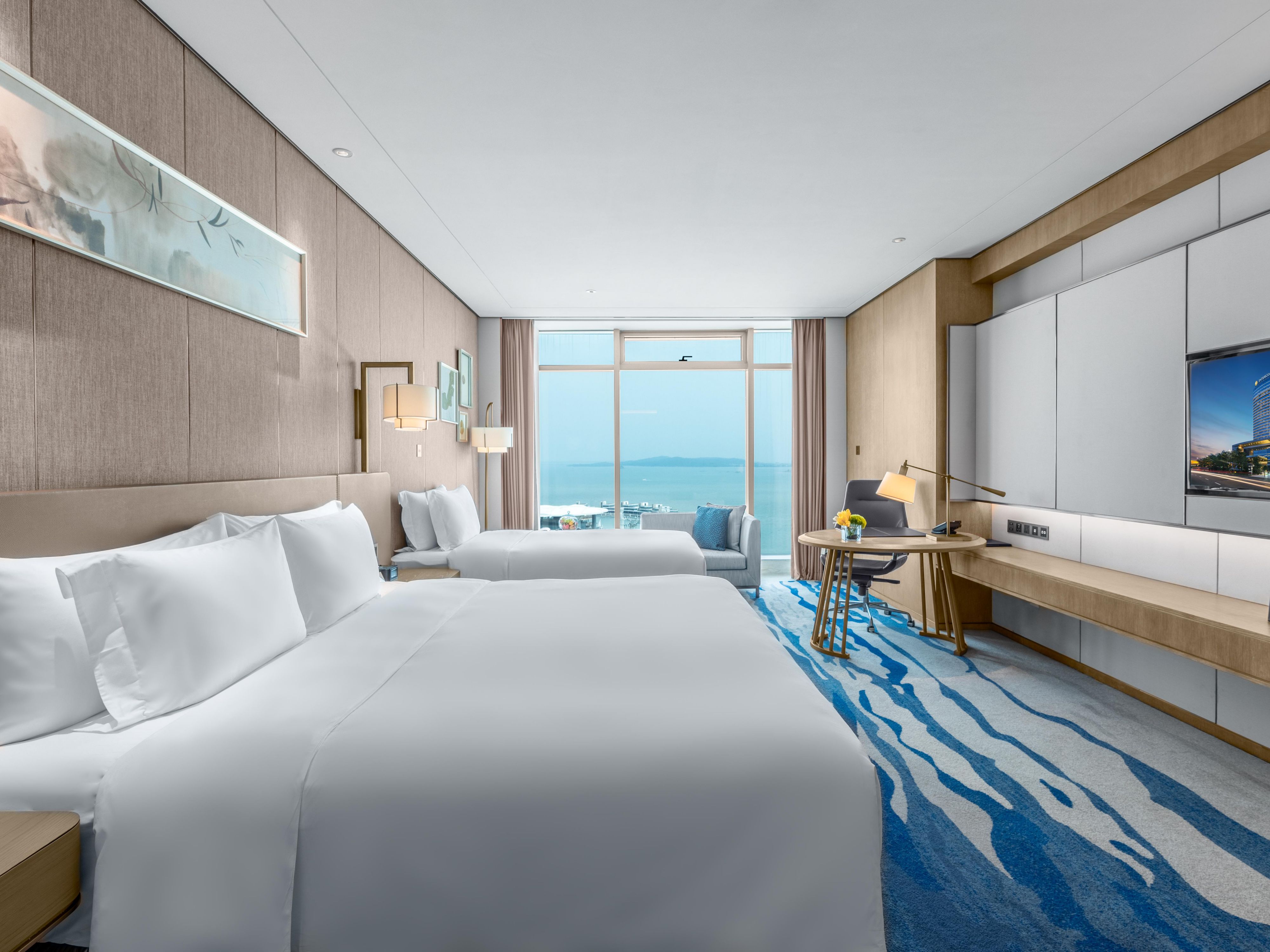 1 King and 1 Queen Bed Sea View Premium