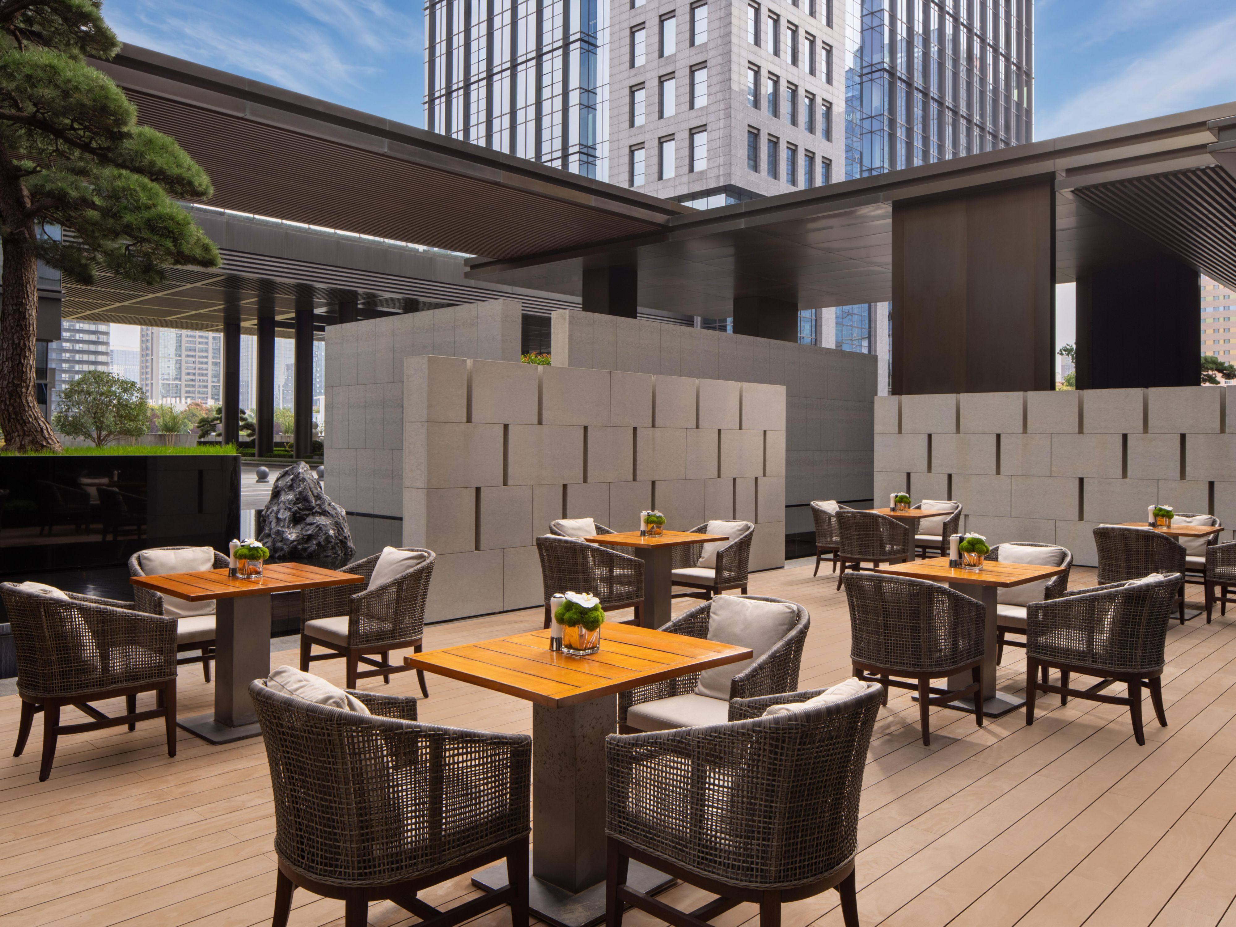  Garden terrace all-day dining