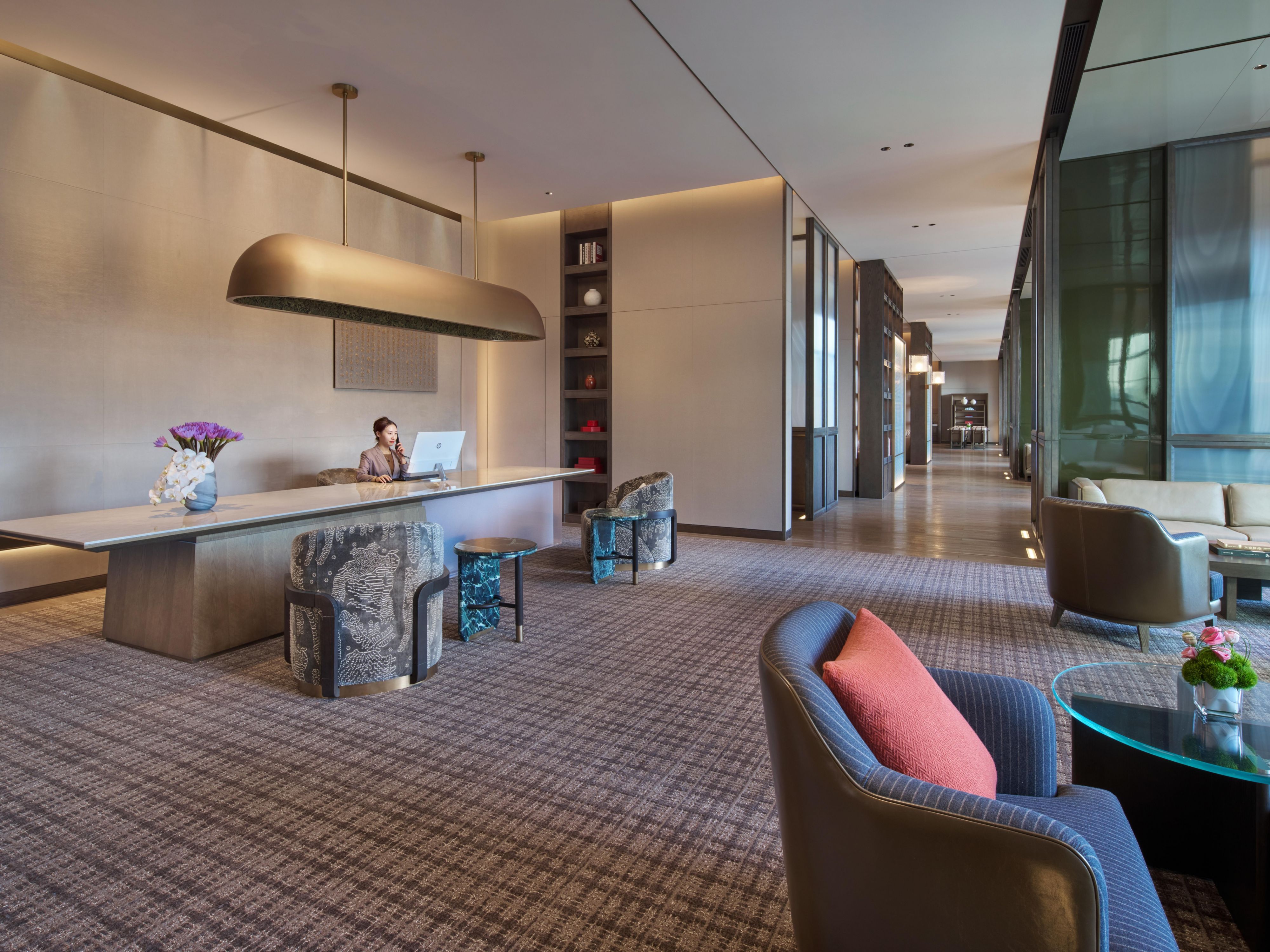 Club Floor Lounge