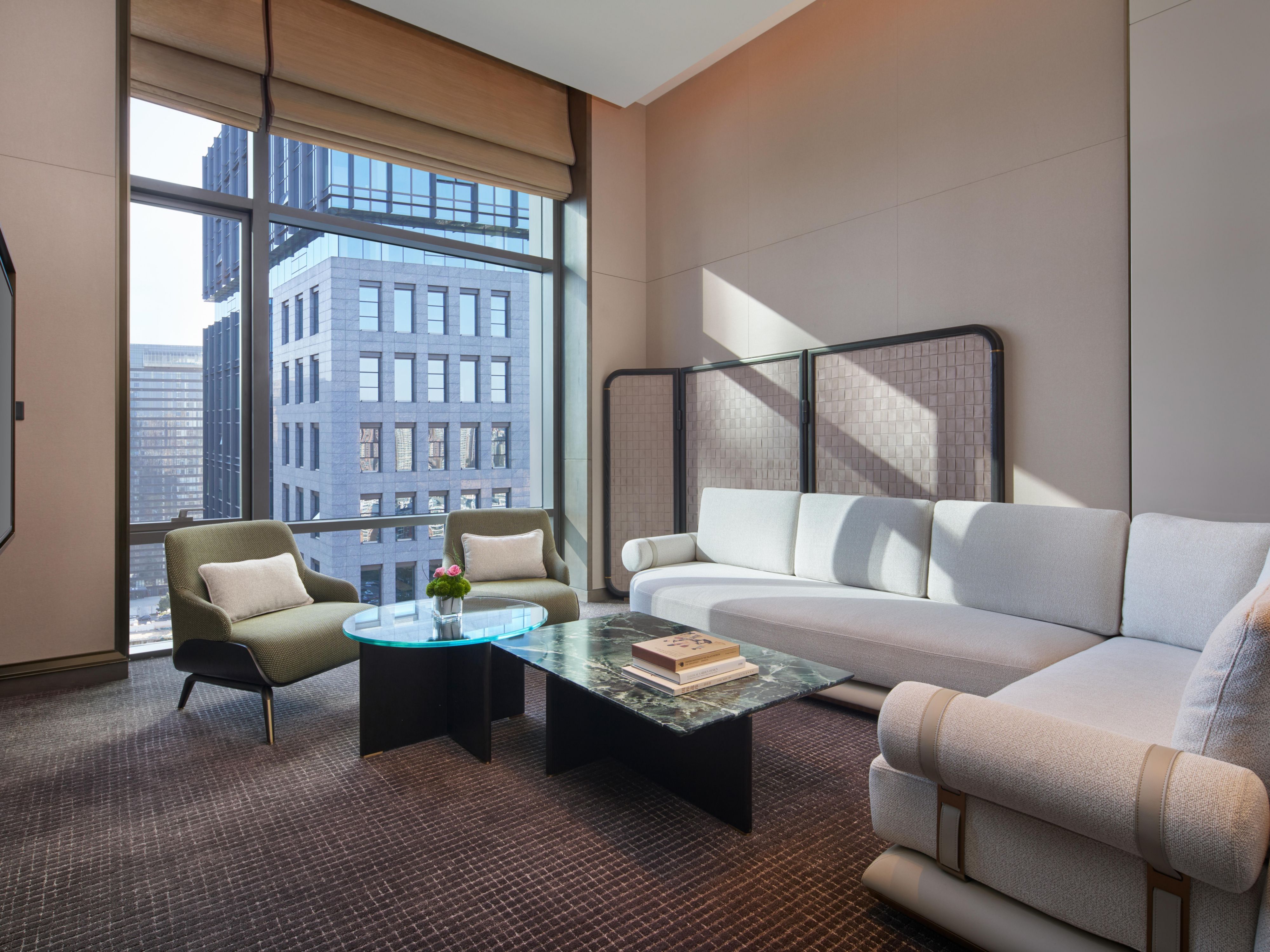 Club Floor Lounge