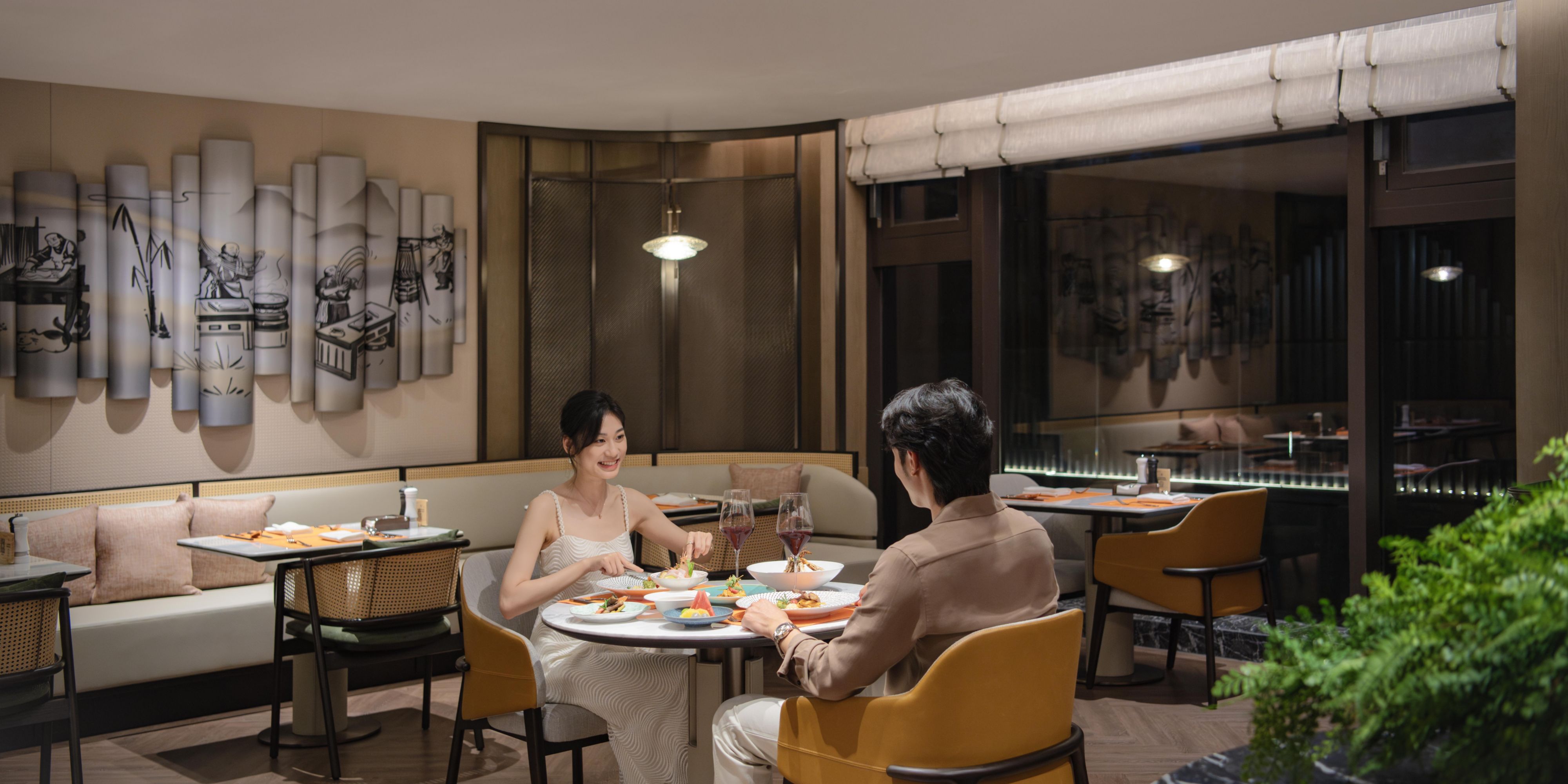 Rooted in the deep historical and cultural soil of the ancient city of Xiangyang, Intercontinental Xiangyang Hotel is located on the south bank of the widest moat in Asia, facing the ancient city of Xiangyang.