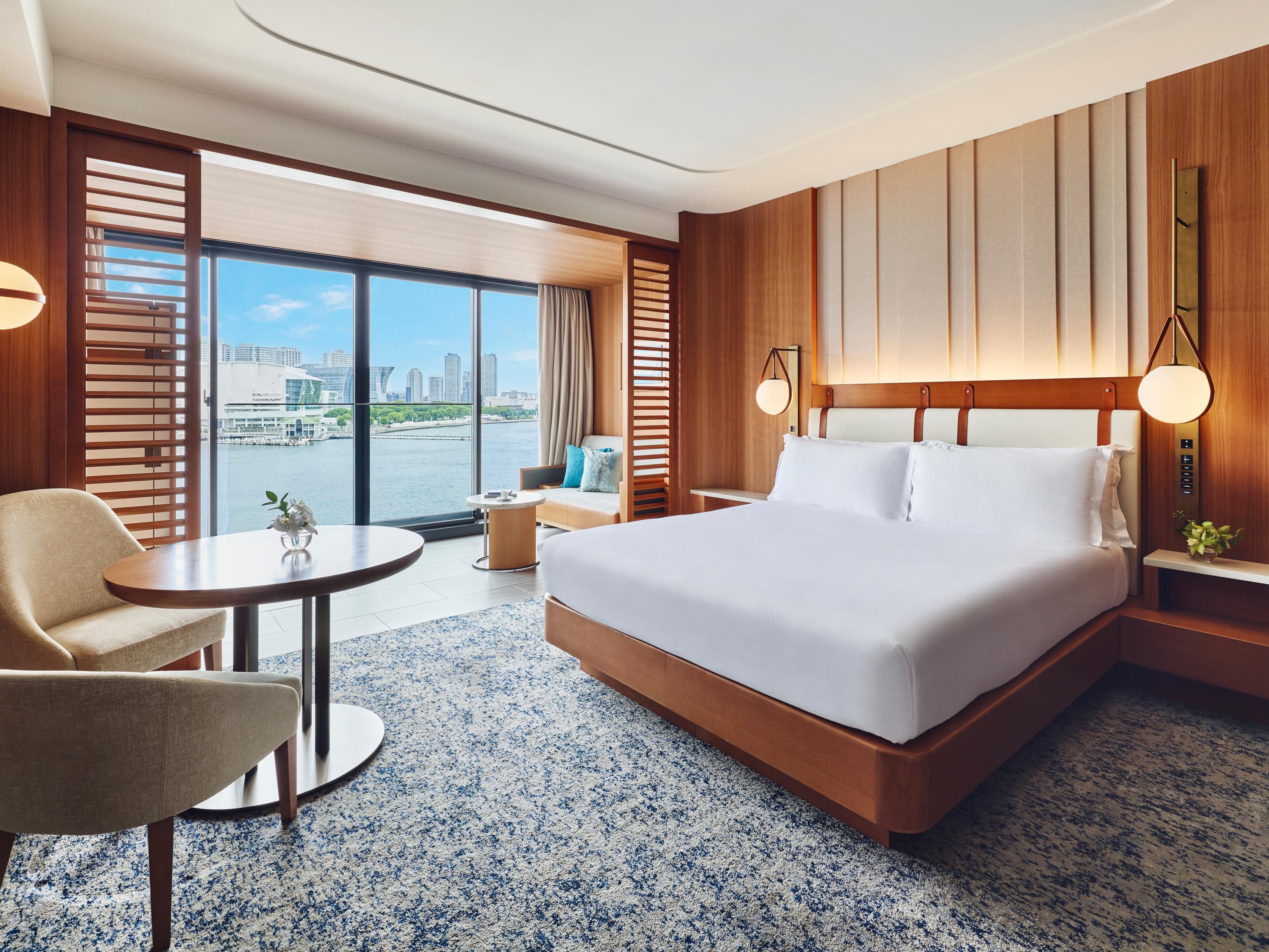 1 킹 클래식 클럽 라운지 IHG One Rewards Access 미나토미라이 뷰 (King Classic Club Lounge IHG One Rewards Access Minatomirai View)
