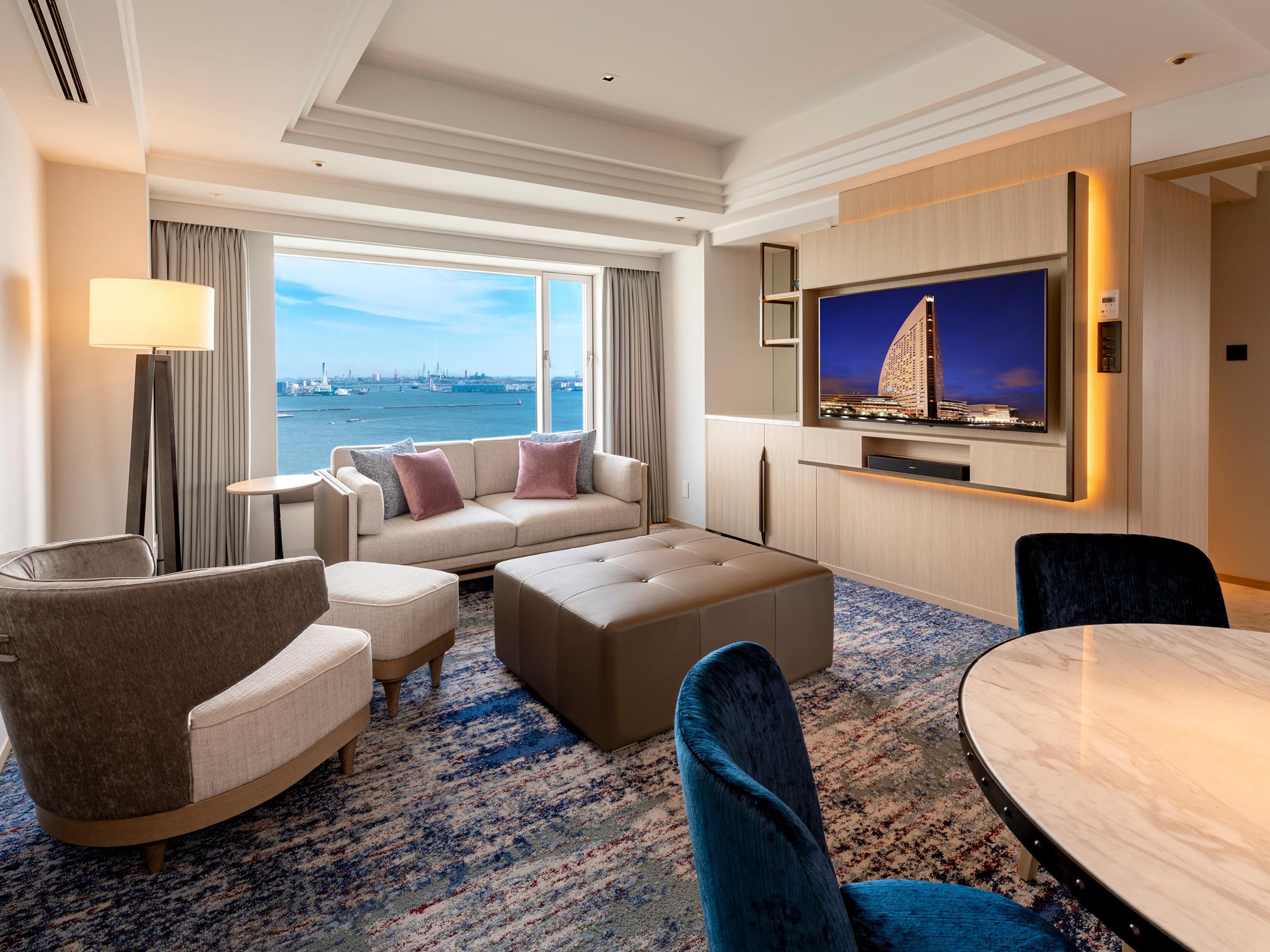 Living Room of Harbour Suite 