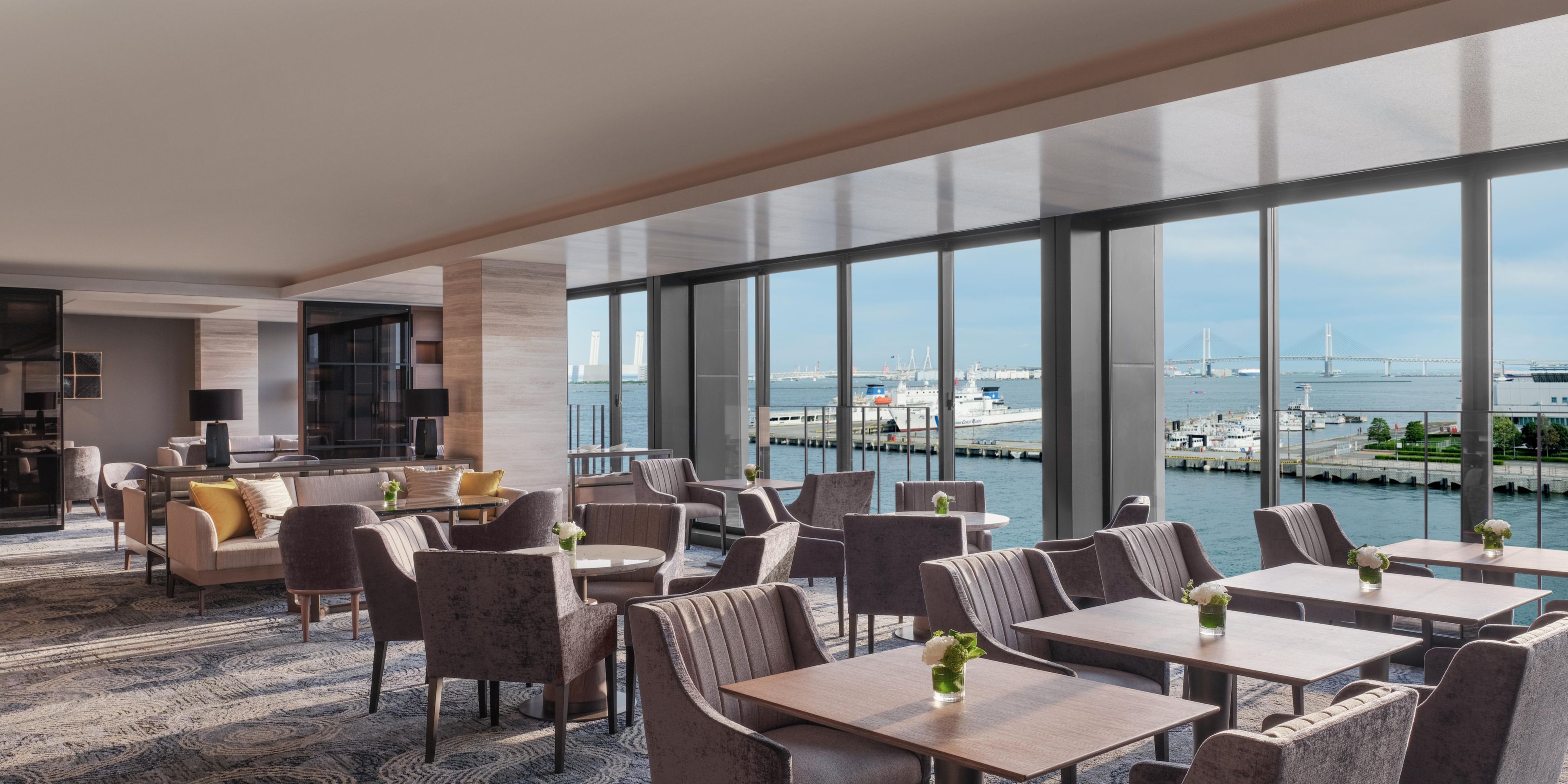 Club InterContinental offers you personalised and dedicated service in an elegant space. Enjoy breakfast, afternoon tea, and evening cocktails in our exclusive lounge. Take advantage of our library and meeting spaces, as well.