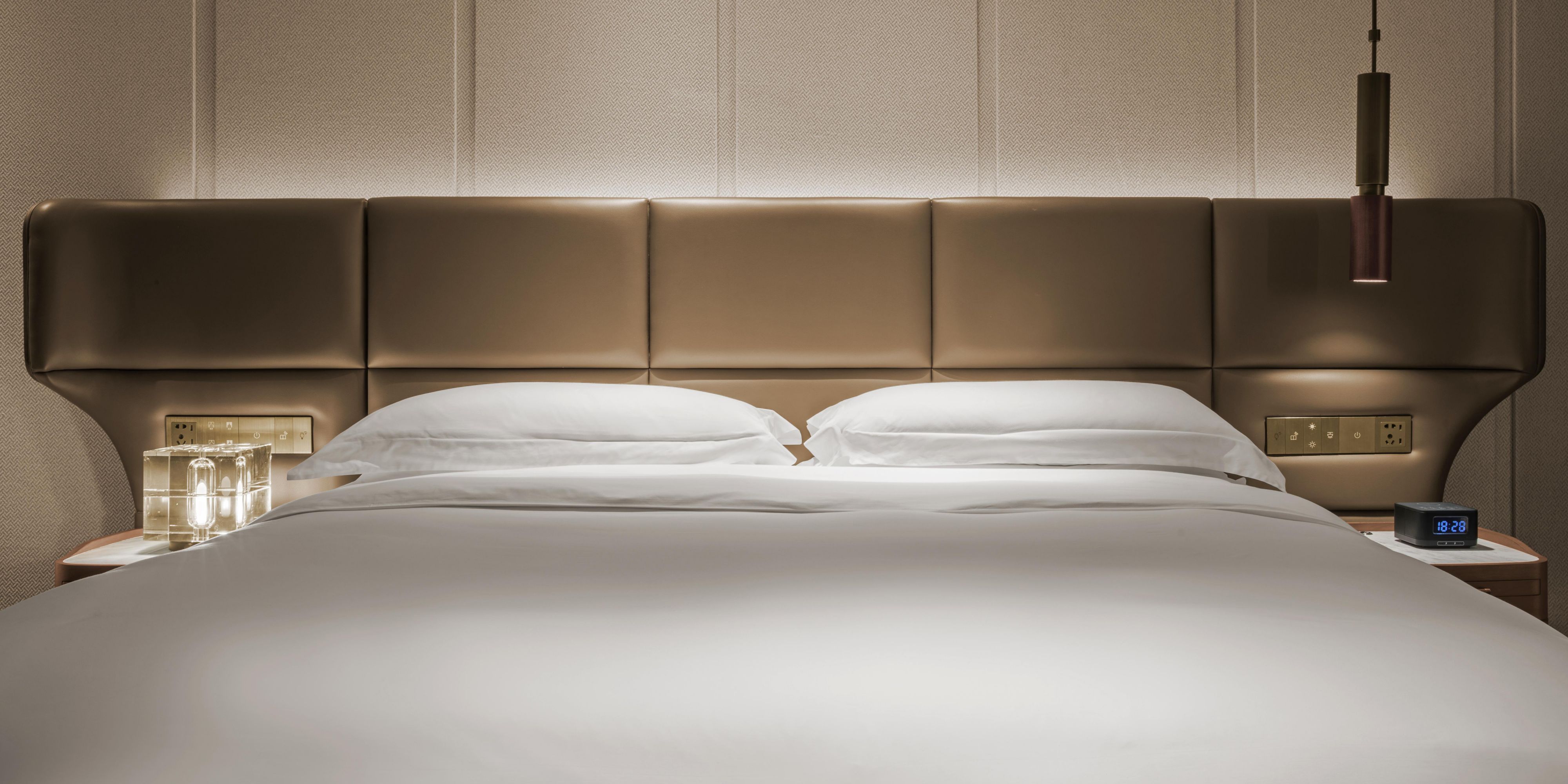 1 King Premium Corner Room