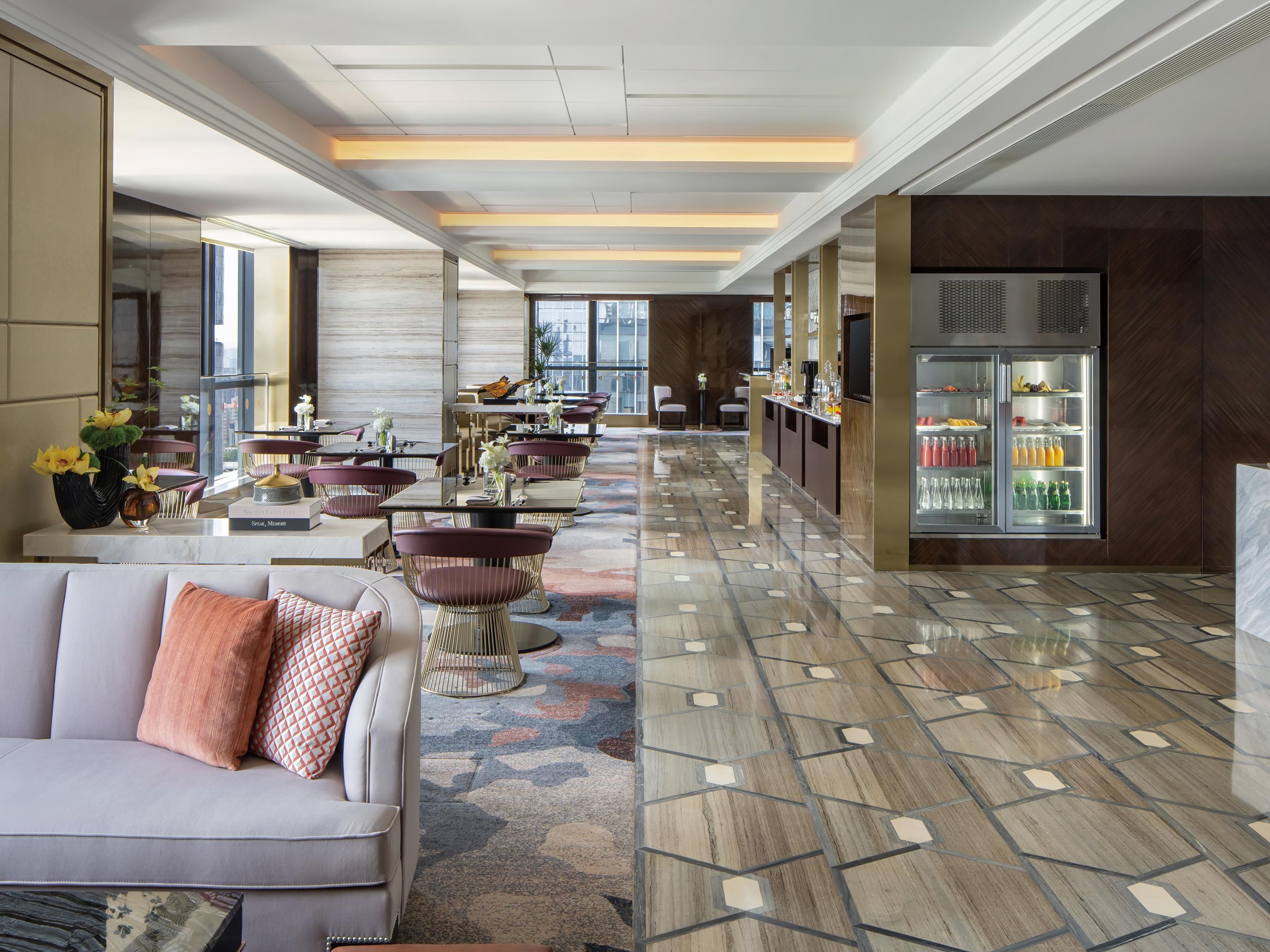 Club Floor Lounge