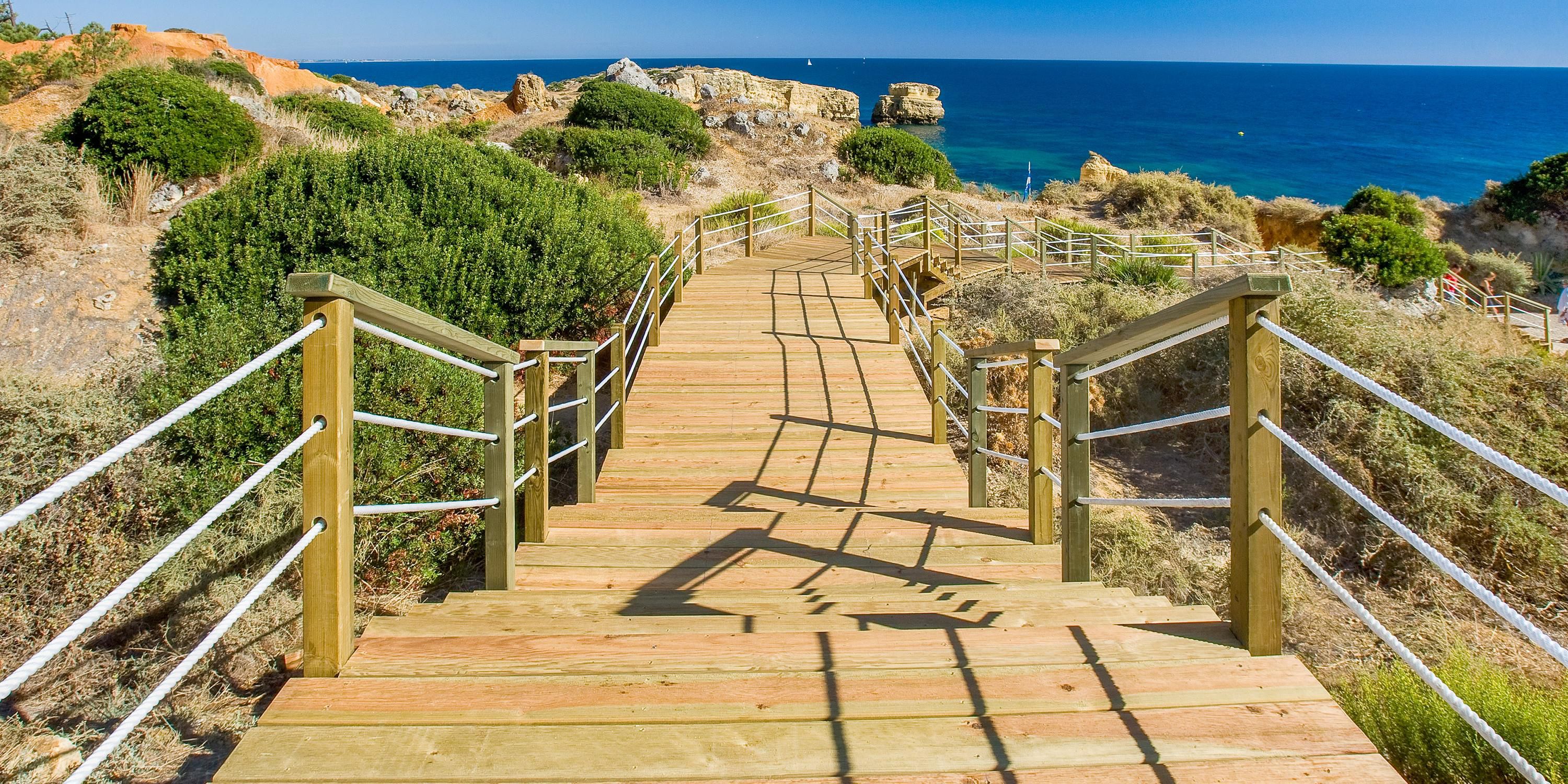 Wake up to the soothing sounds of the ocean and enjoy direct access to the stunning São Rafael Beach. A golden-sand retreat just moments away, perfect for sun-soaked days, refreshing dips, and unforgettable coastal sunsets. Your front-row seat to Algarve’s natural beauty.
